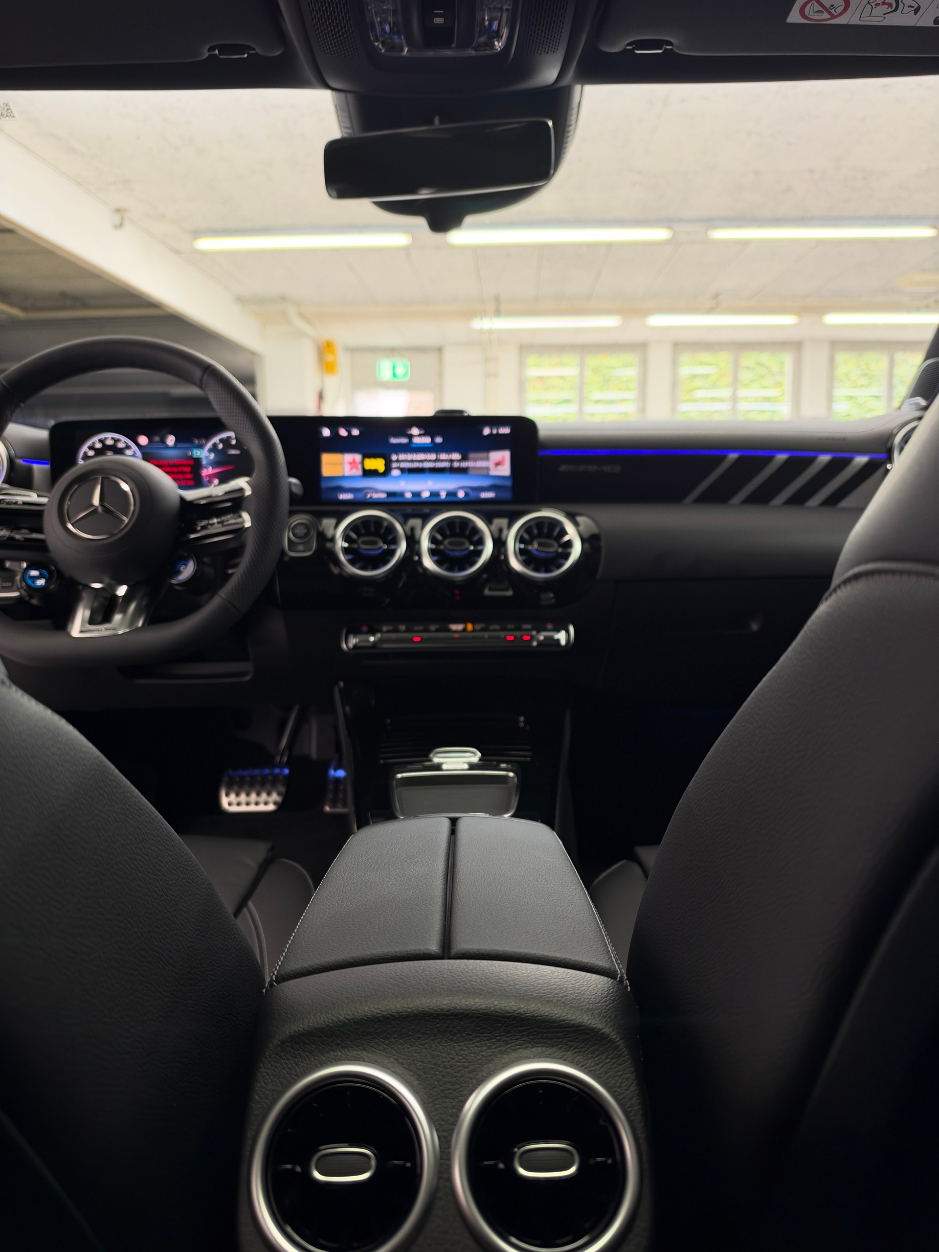MERCEDES-BENZ A AMG 35 4Matic-image-13