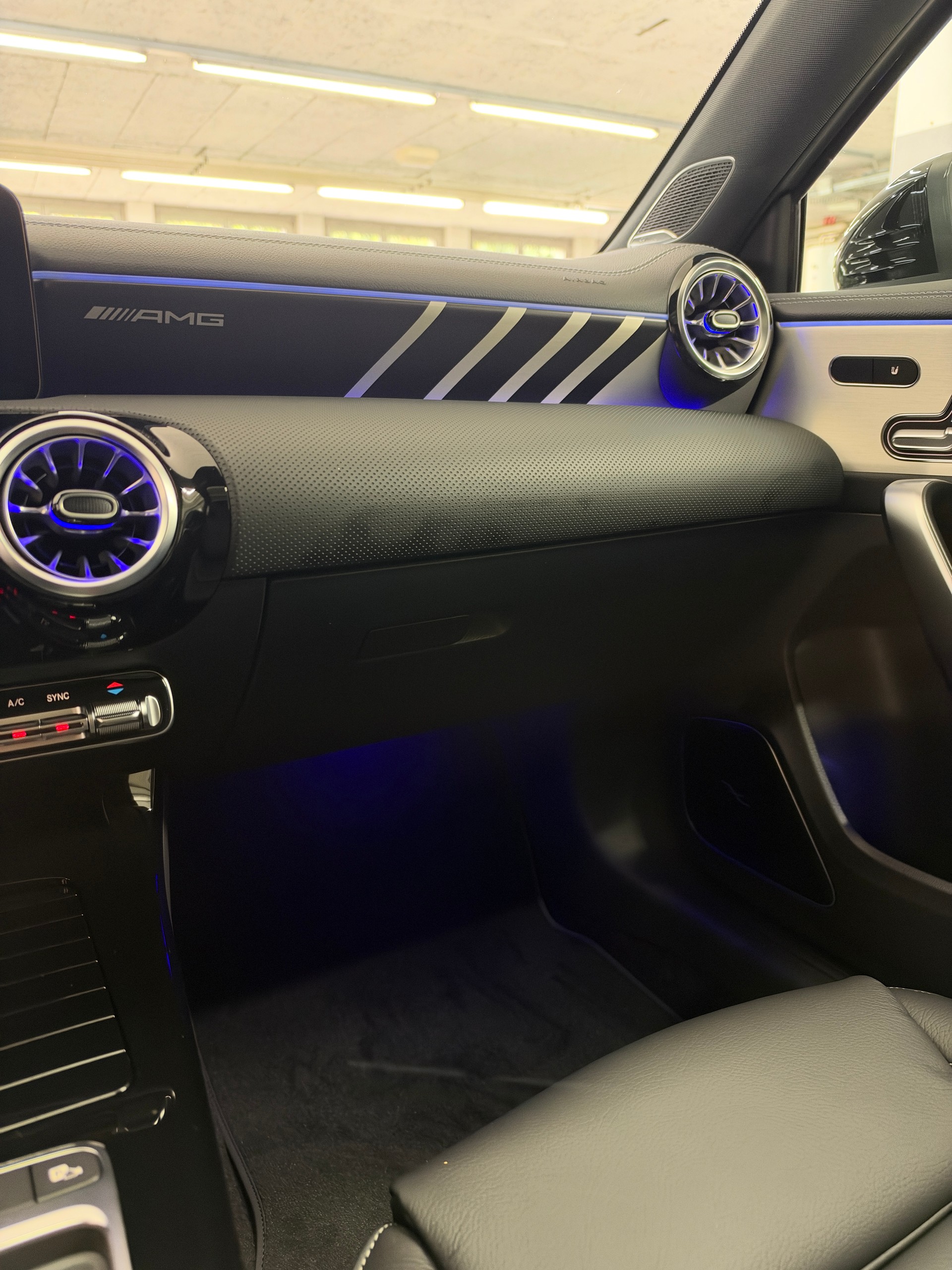 MERCEDES-BENZ A AMG 35 4Matic-image-10