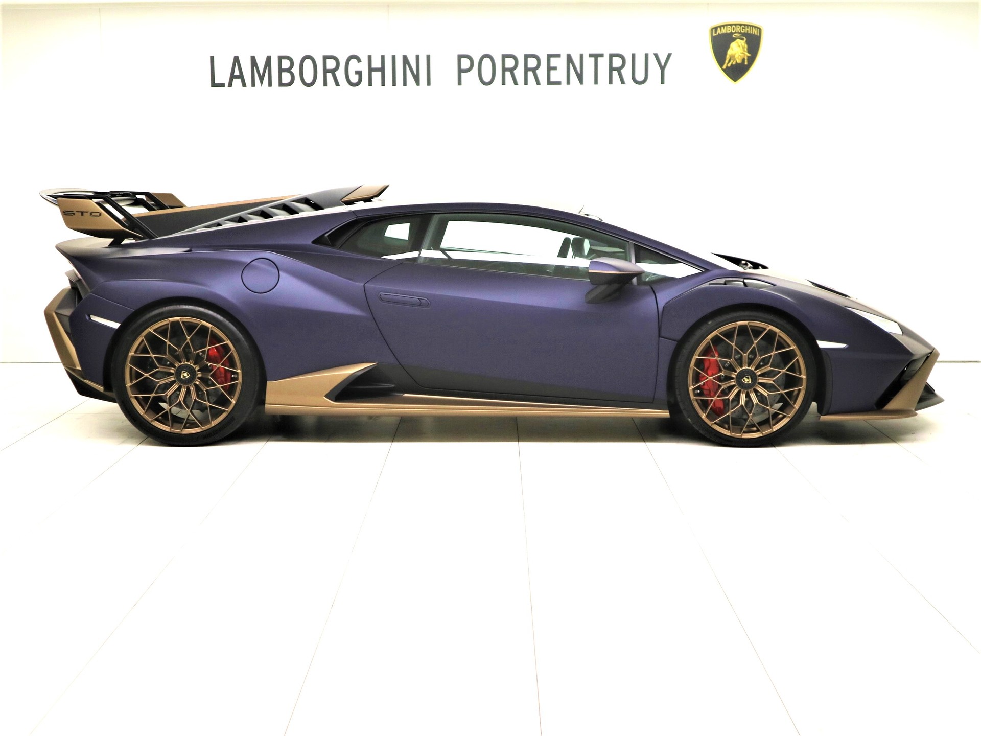 LAMBORGHINI Huracan STO Coupé DCT RWD-image-1