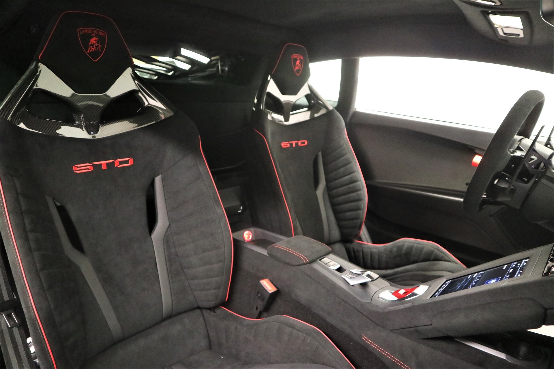 LAMBORGHINI Huracan STO Coupé DCT RWD-image-5