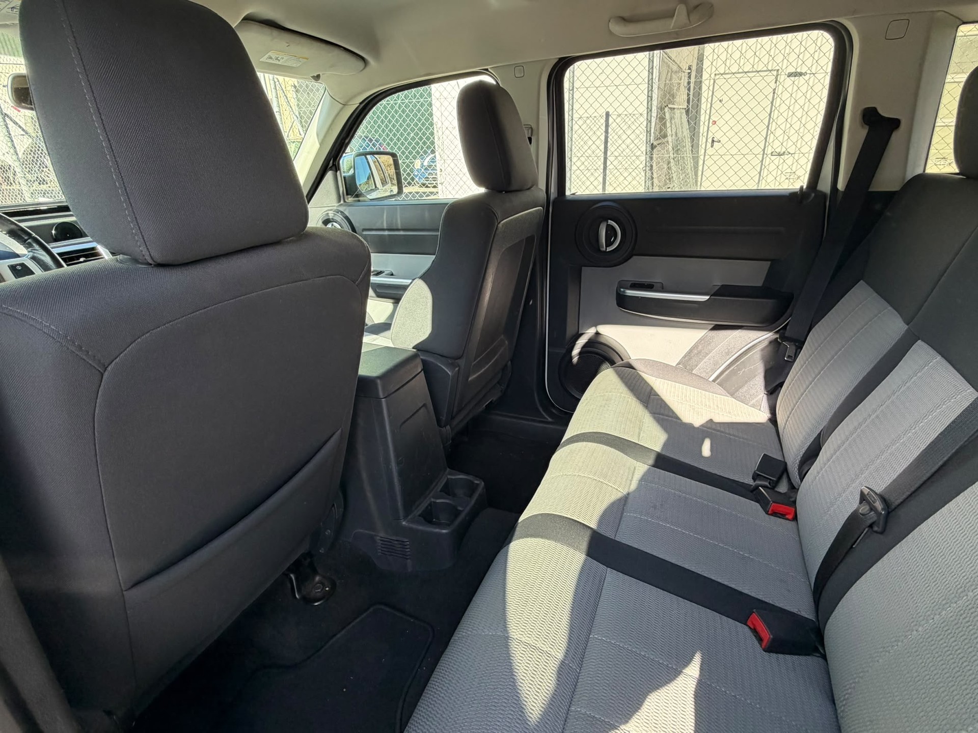 DODGE Nitro 2.8 CRD SXT-image-9