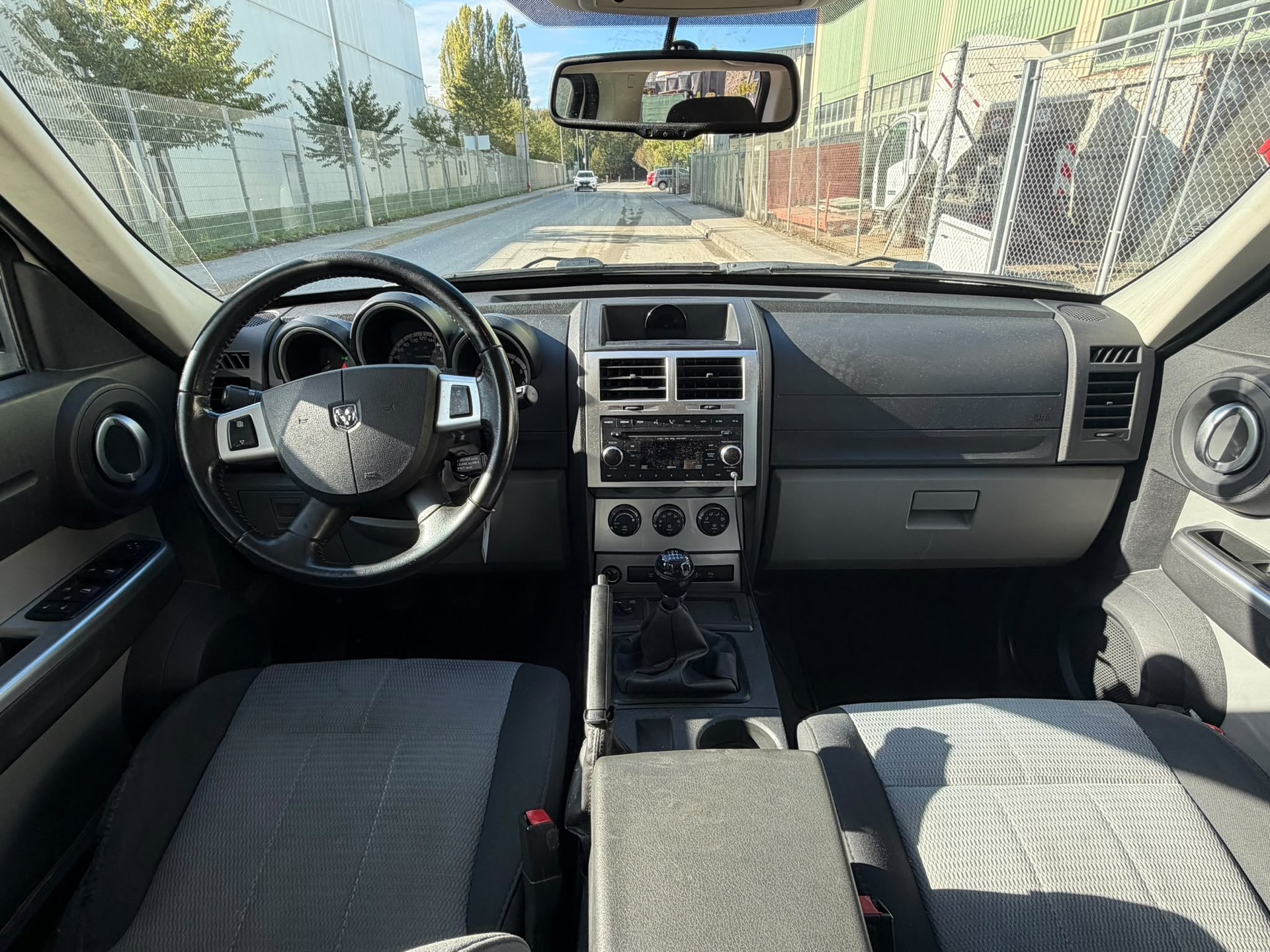 DODGE Nitro 2.8 CRD SXT-image-7