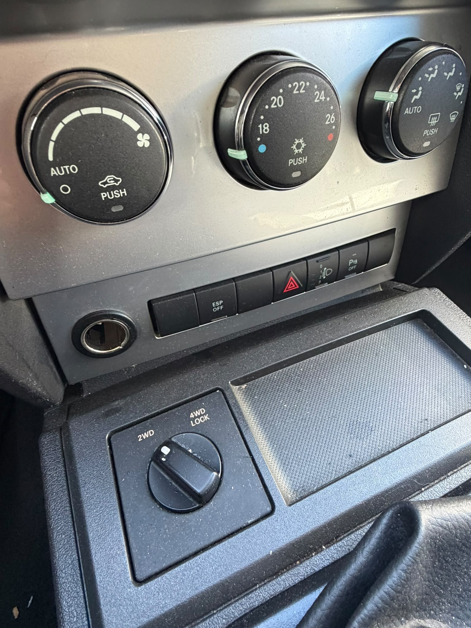 DODGE Nitro 2.8 CRD SXT-image-12