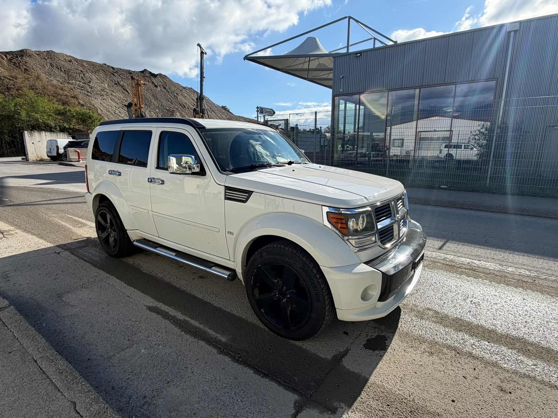 DODGE Nitro 2.8 CRD SXT-image-1