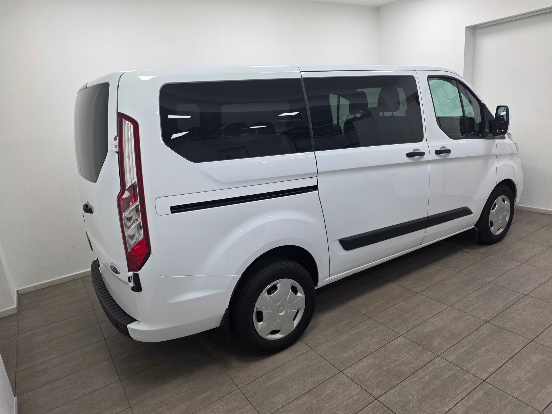 FORD Transit Custom 320 L1H1 Trend A-image-3