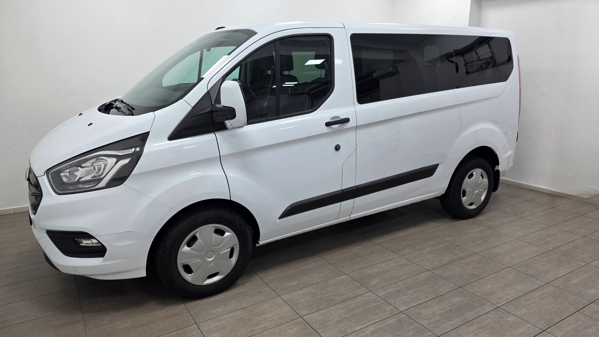 FORD Transit Custom 320 L1H1 Trend A-image-6