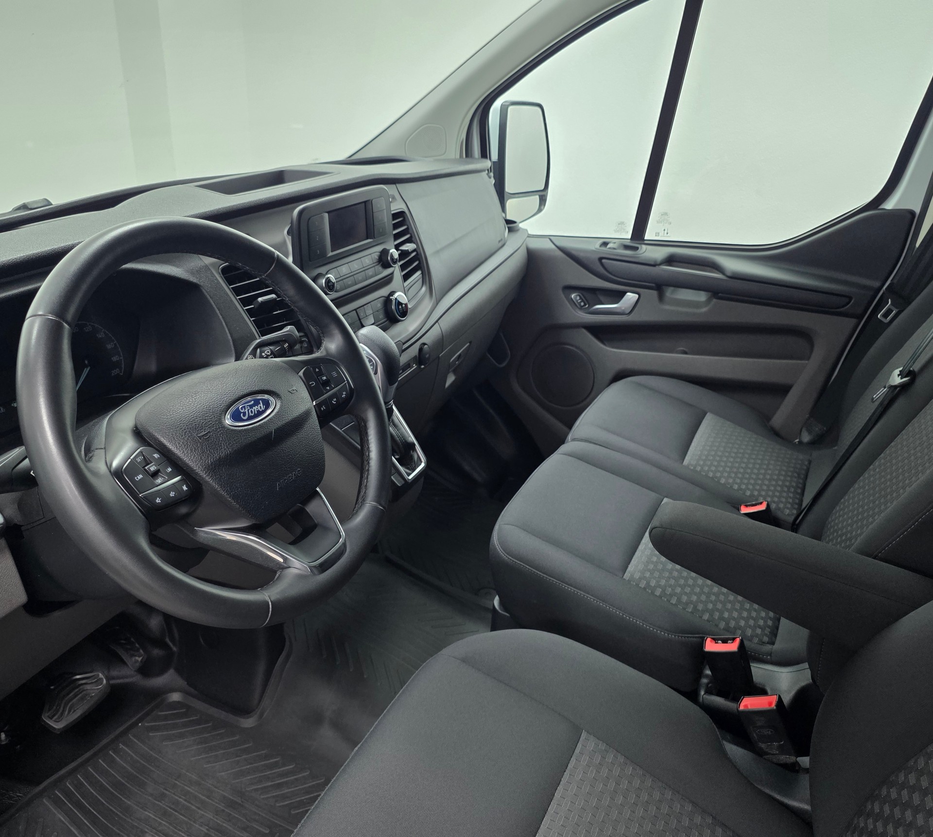 FORD Transit Custom 320 L1H1 Trend A-image-11