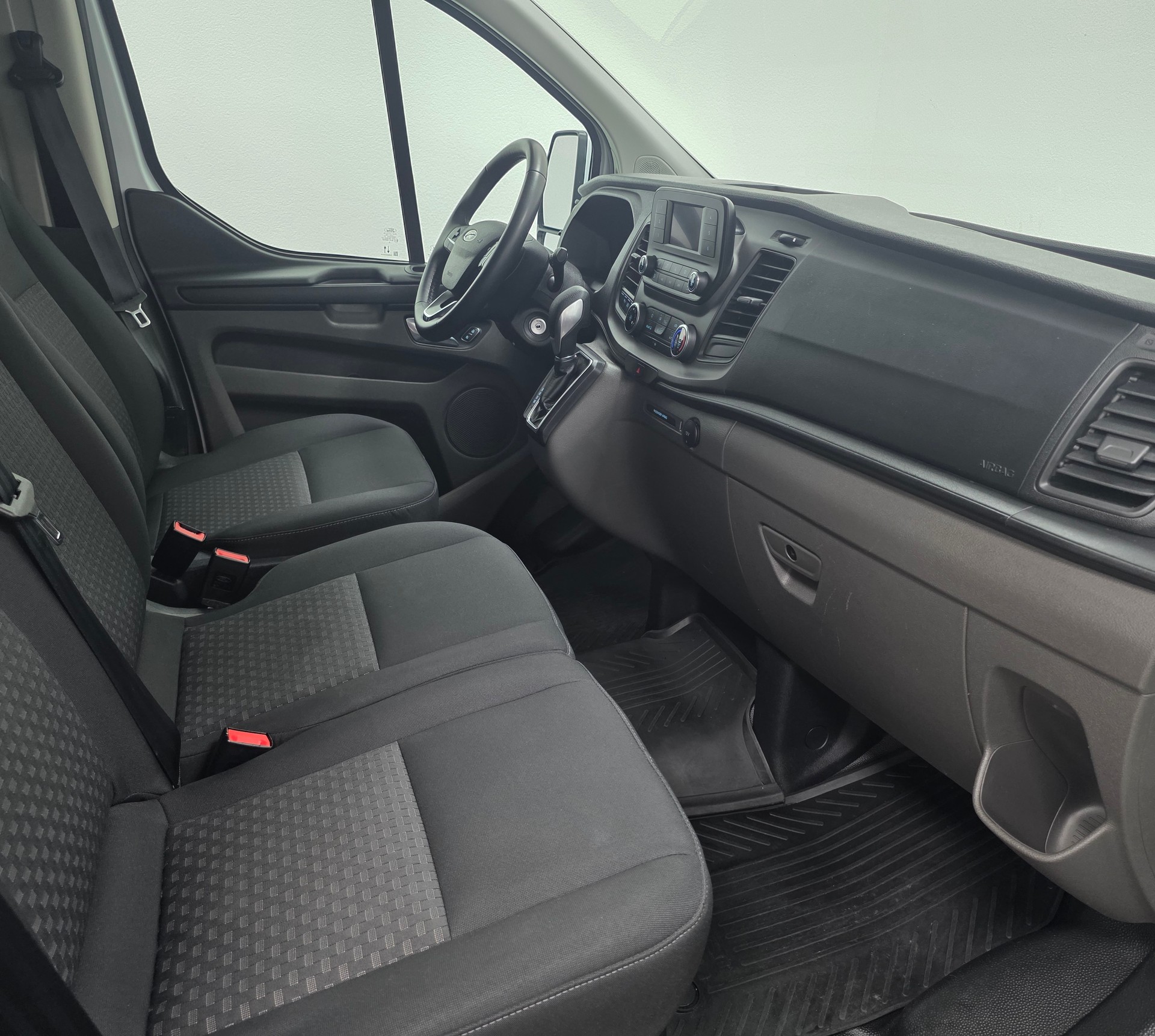 FORD Transit Custom 320 L1H1 Trend A-image-9