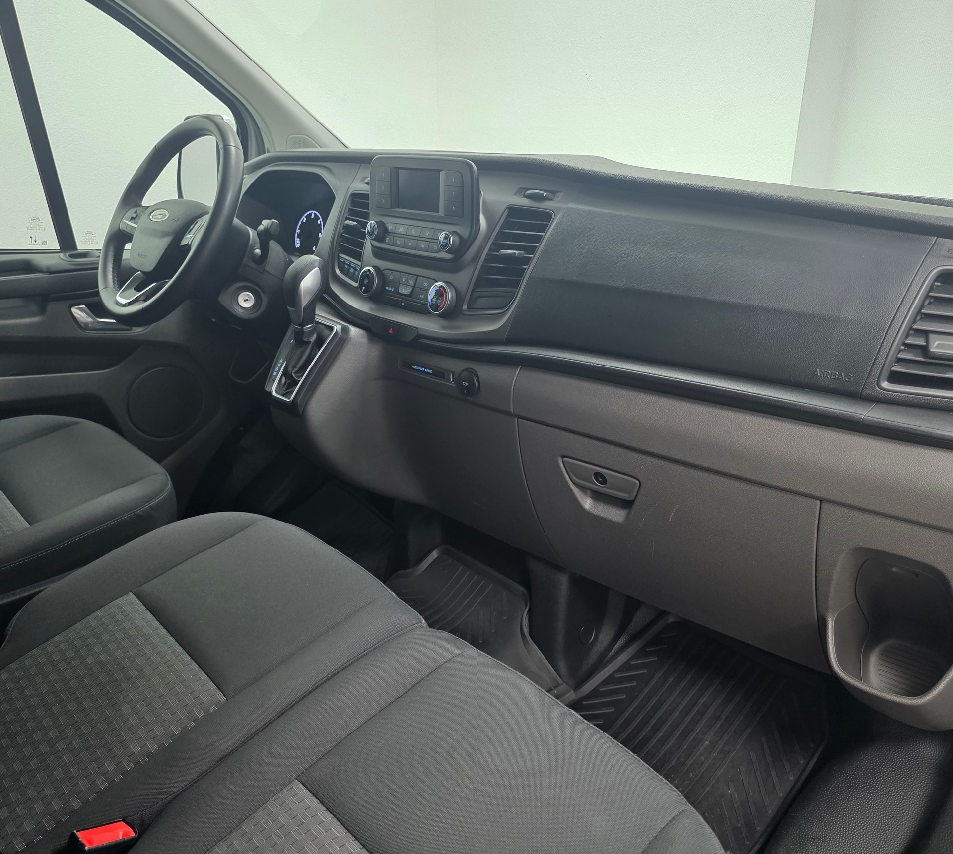 FORD Transit Custom 320 L1H1 Trend A-image-10