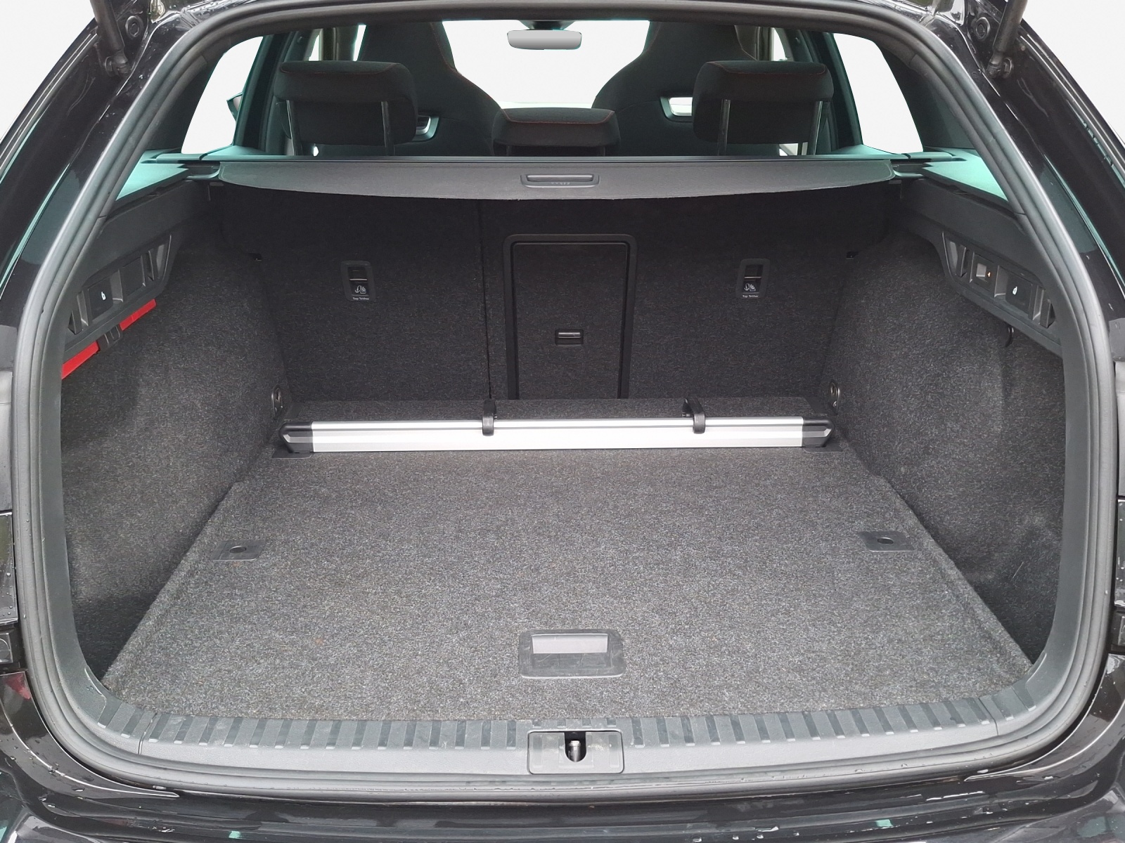 SKODA Octavia Combi 2.0 TDI DSG RS 4x4-image-12