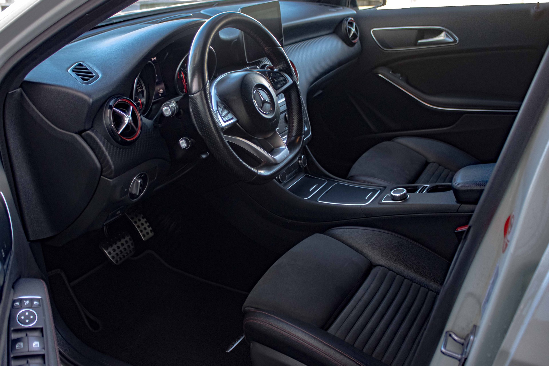 MERCEDES-BENZ A 250 Sport AMG Line 4Matic 7G-DCT-image-9
