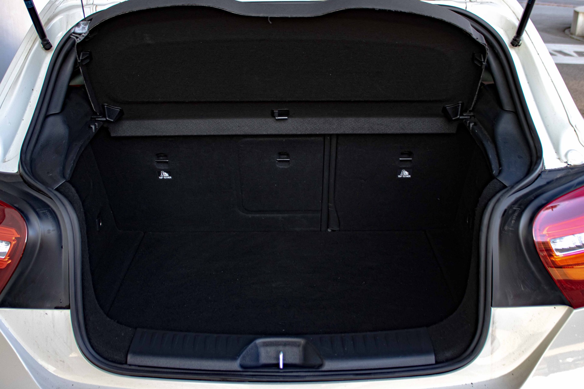 MERCEDES-BENZ A 250 Sport AMG Line 4Matic 7G-DCT-image-18
