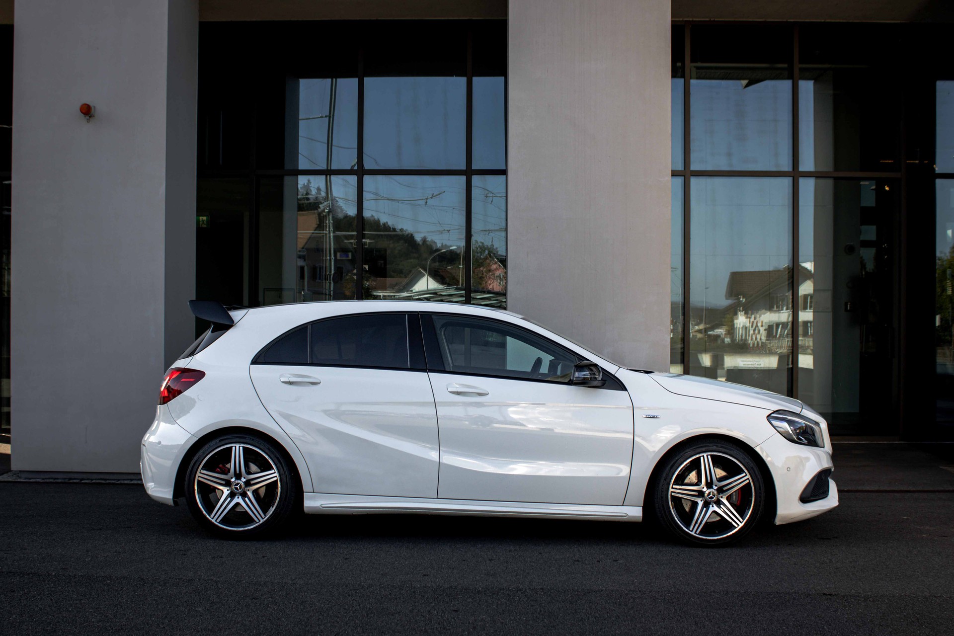 MERCEDES-BENZ A 250 Sport AMG Line 4Matic 7G-DCT-image-5