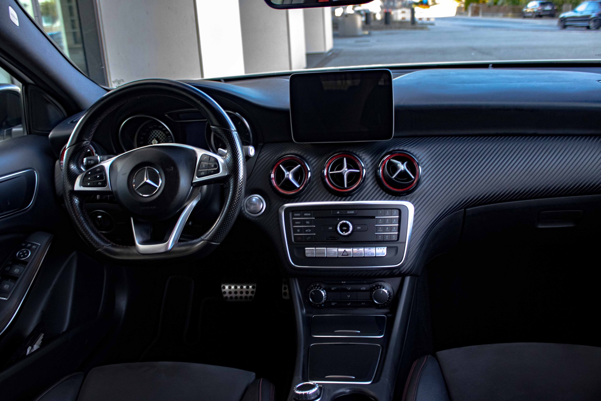 MERCEDES-BENZ A 250 Sport AMG Line 4Matic 7G-DCT-image-12
