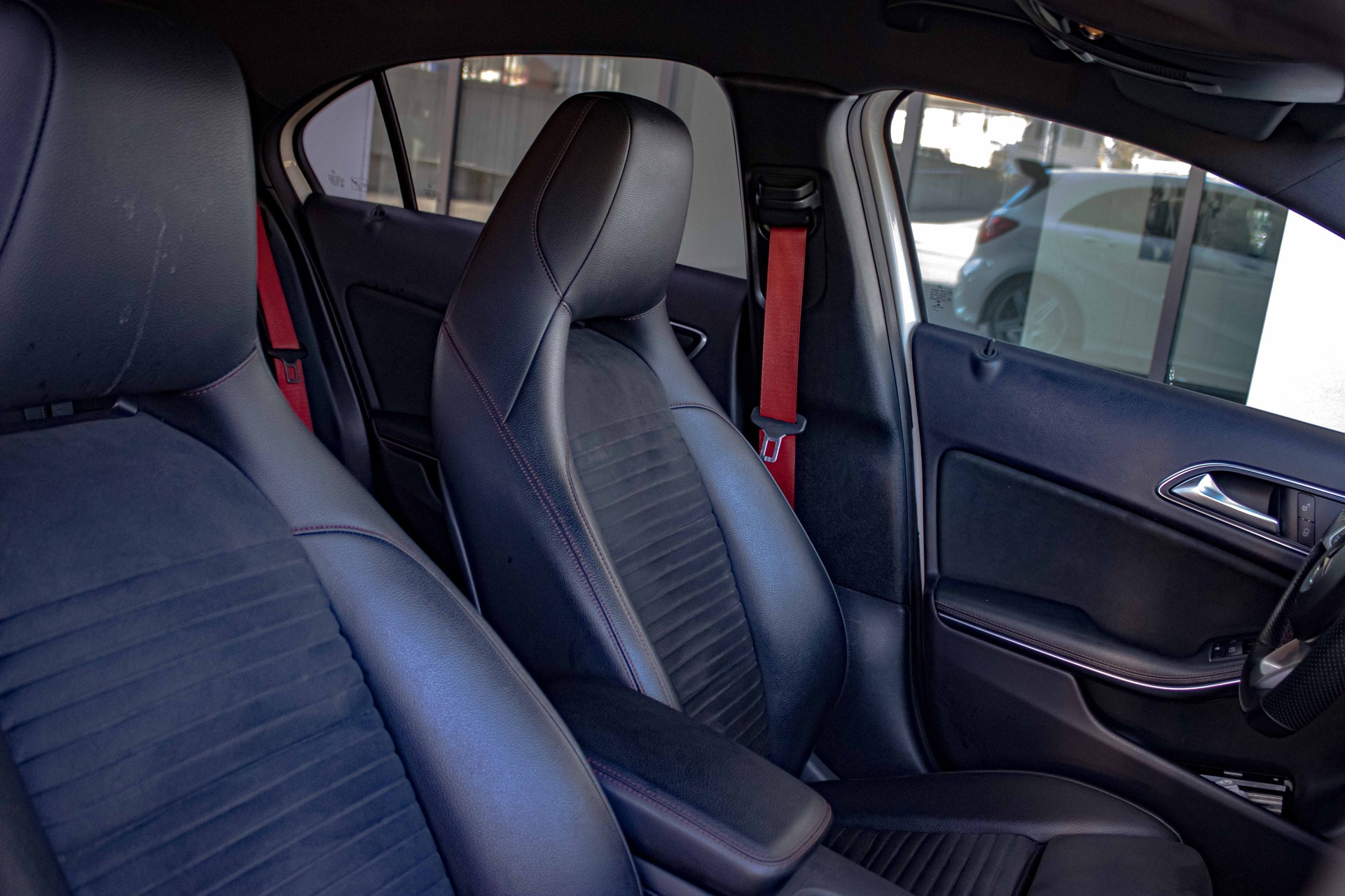 MERCEDES-BENZ A 250 Sport AMG Line 4Matic 7G-DCT-image-16