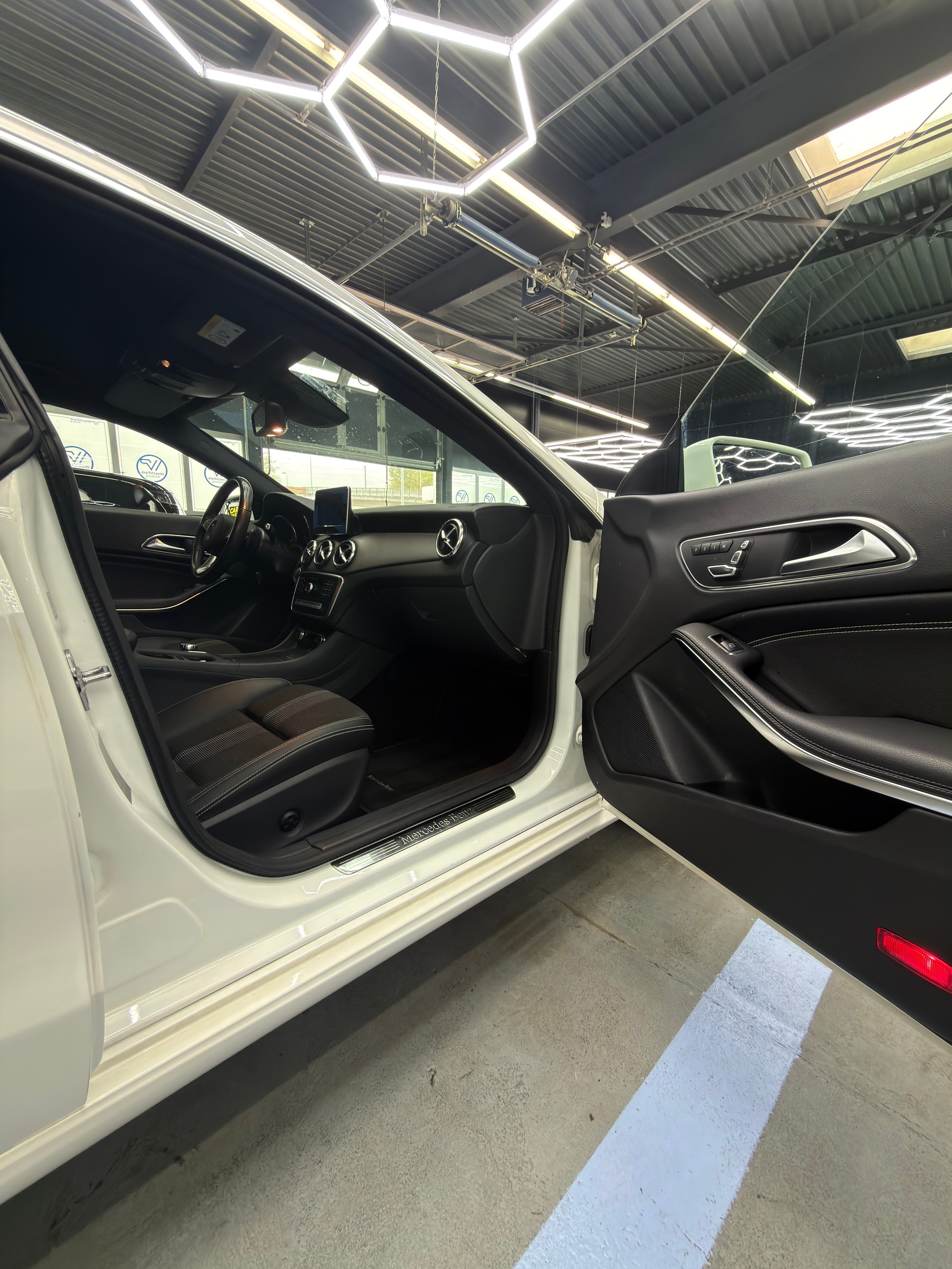 MERCEDES-BENZ CLA Shooting Brake 180-image-11