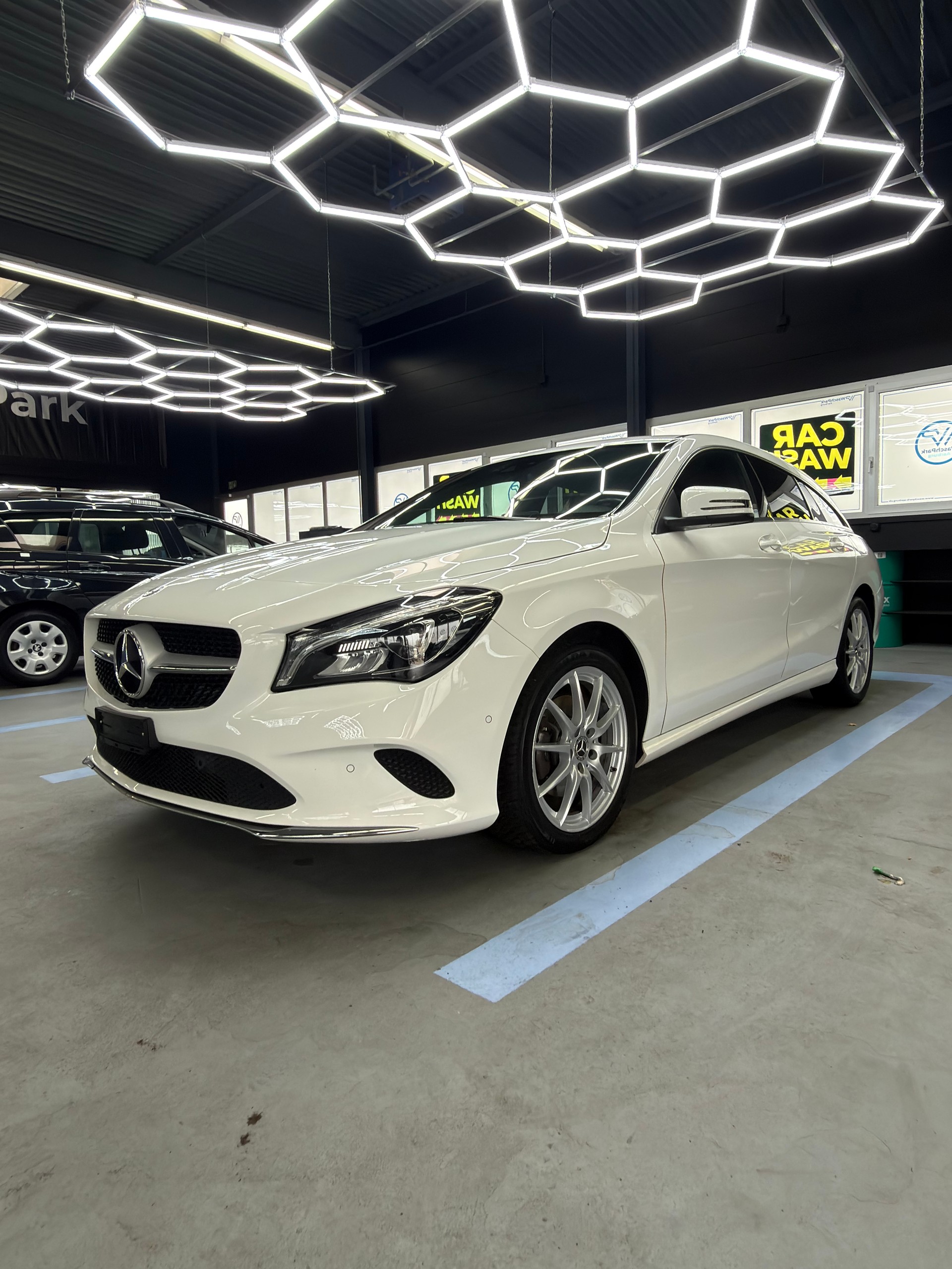 MERCEDES-BENZ CLA Shooting Brake 180-image-1