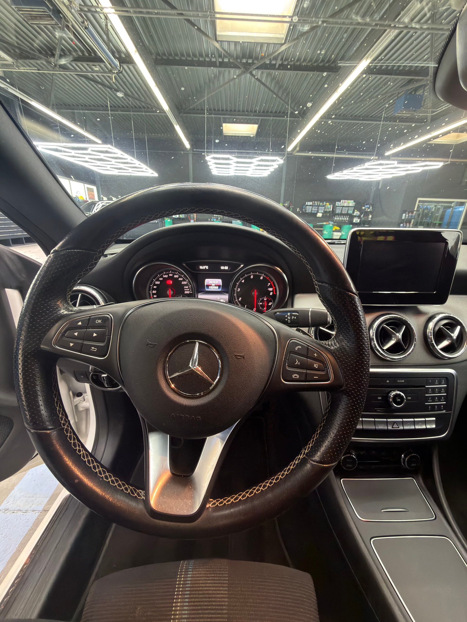 MERCEDES-BENZ CLA Shooting Brake 180-image-9