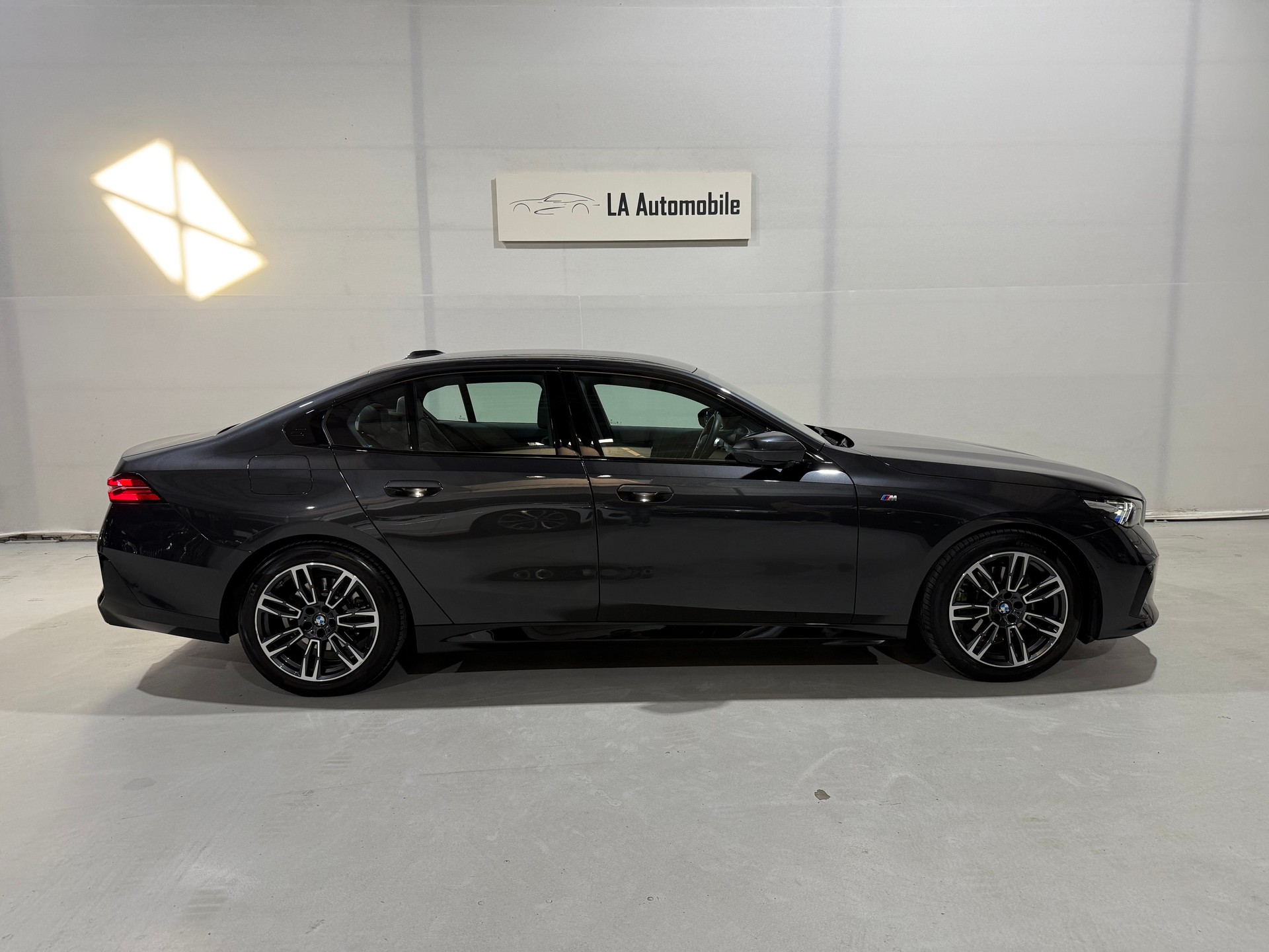 BMW 520d xDrive 48V M Sport Steptronic CH-Fahrzeug-image-6