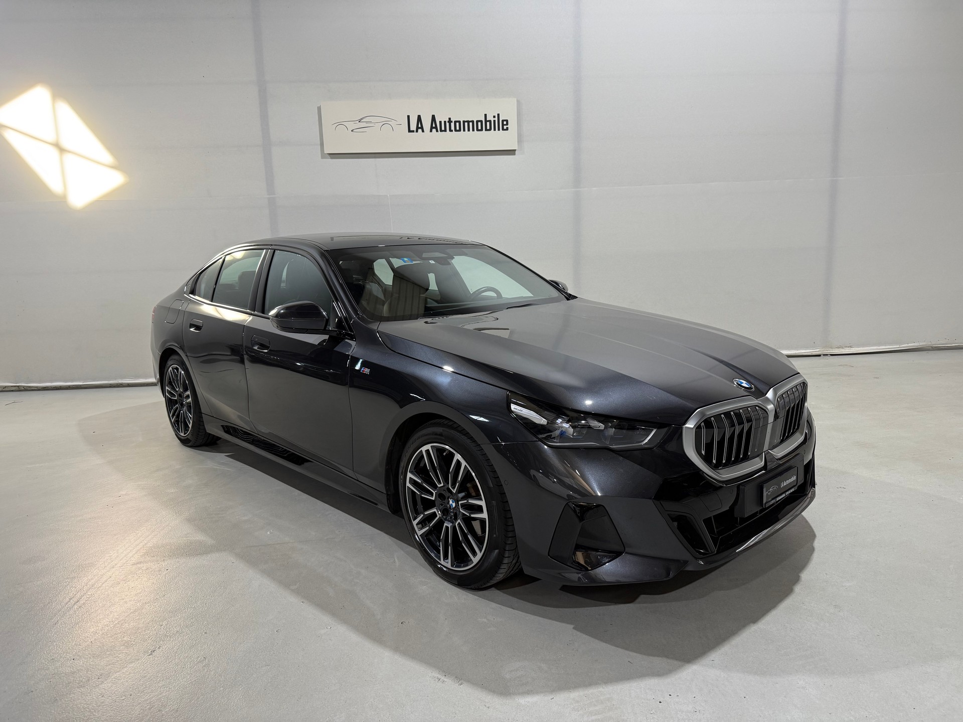 BMW 520d xDrive 48V M Sport Steptronic CH-Fahrzeug-image-4