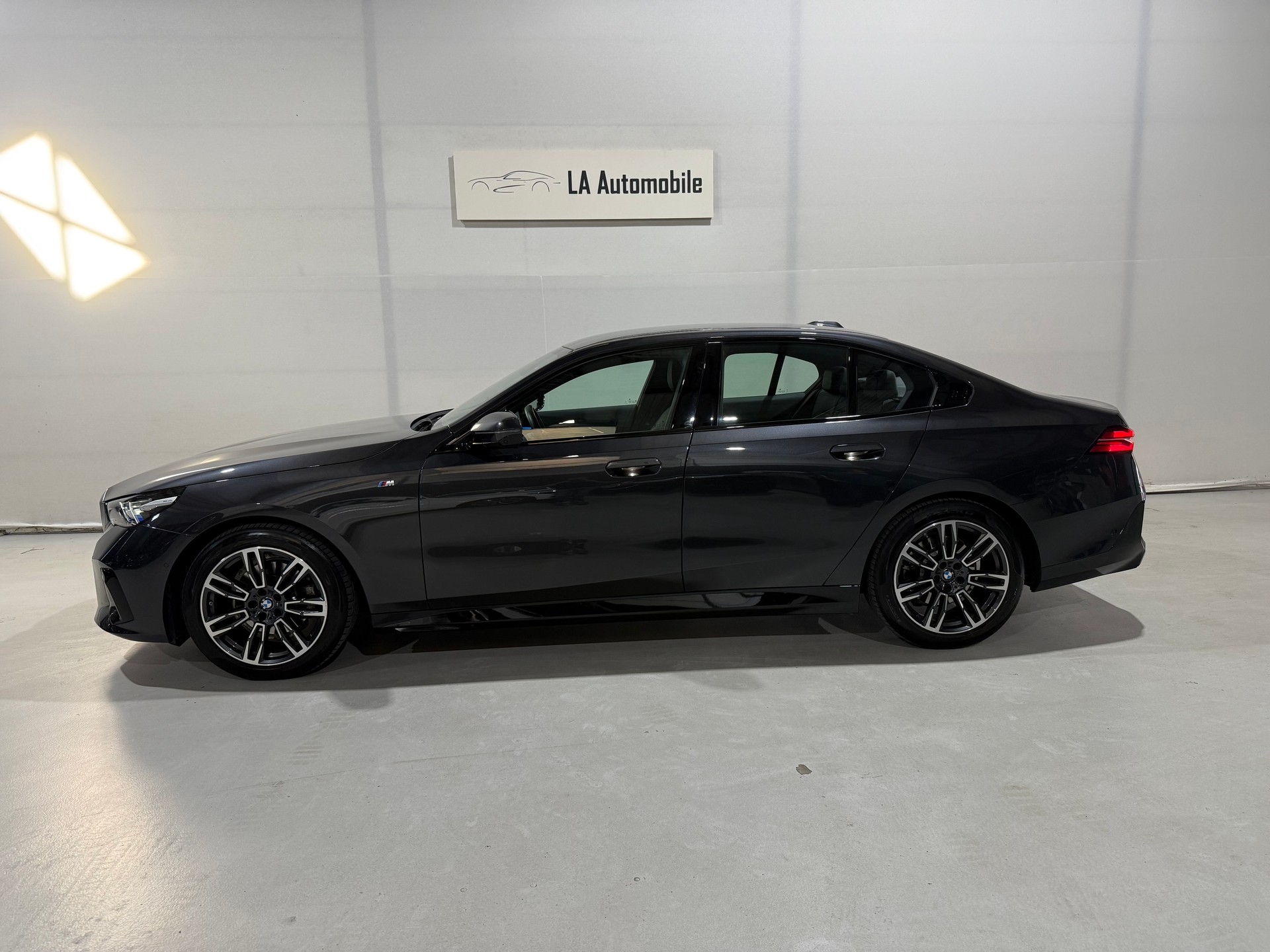 BMW 520d xDrive 48V M Sport Steptronic CH-Fahrzeug-image-2