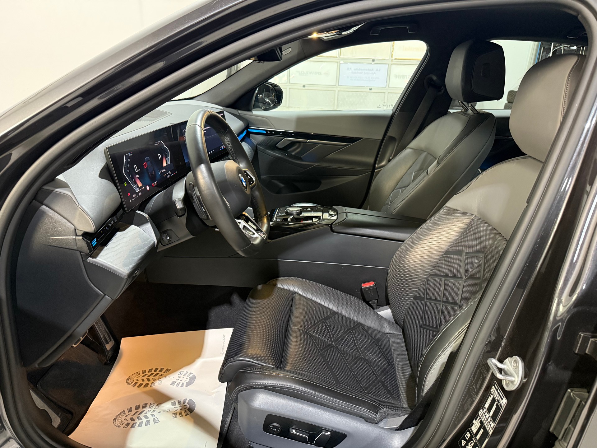 BMW 520d xDrive 48V M Sport Steptronic CH-Fahrzeug-image-12