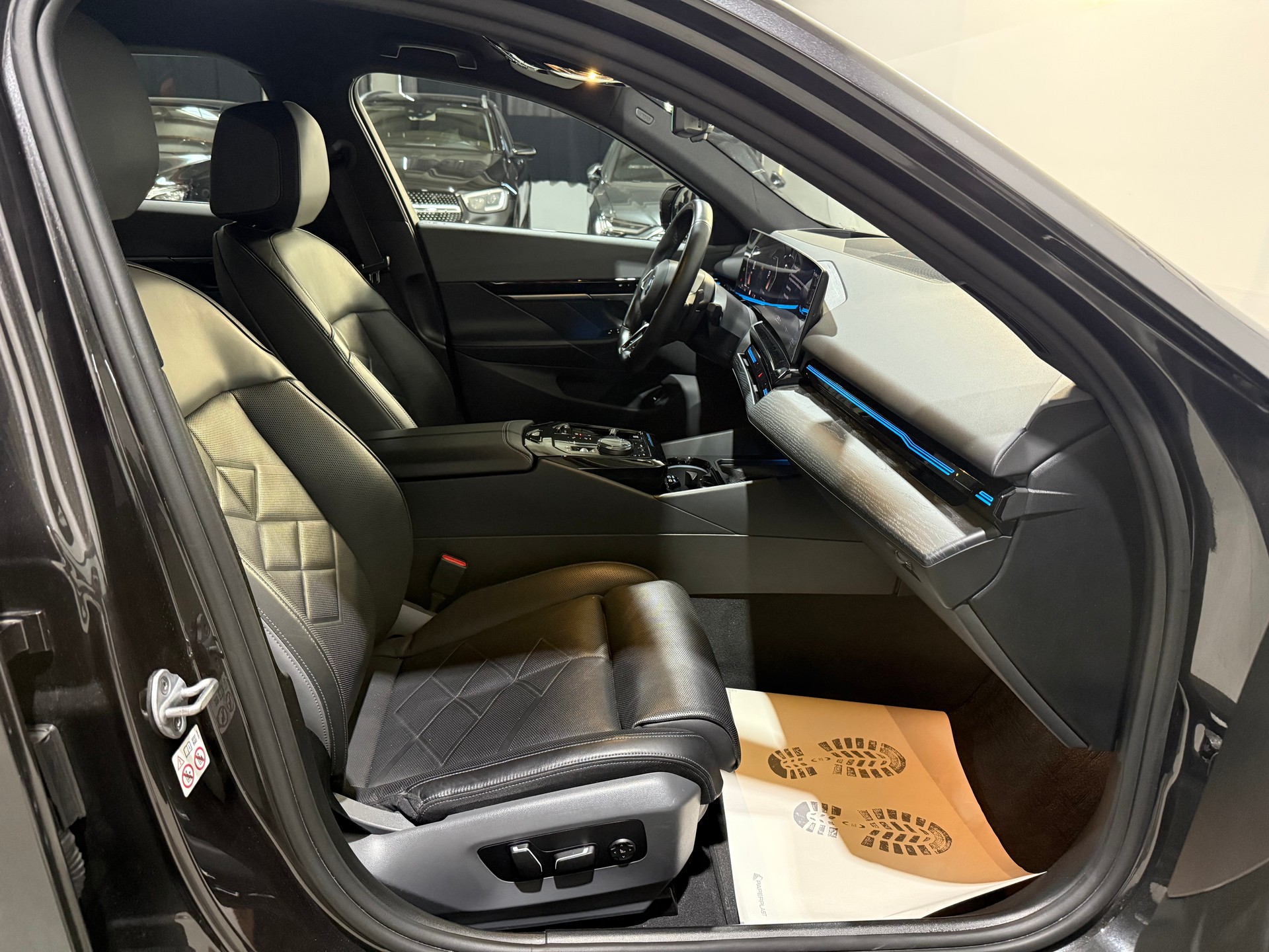 BMW 520d xDrive 48V M Sport Steptronic CH-Fahrzeug-image-13