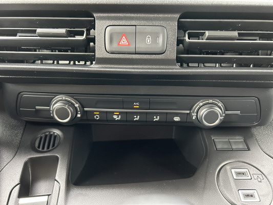 TOYOTA Proace City Van 1.2 ActiM-image-12