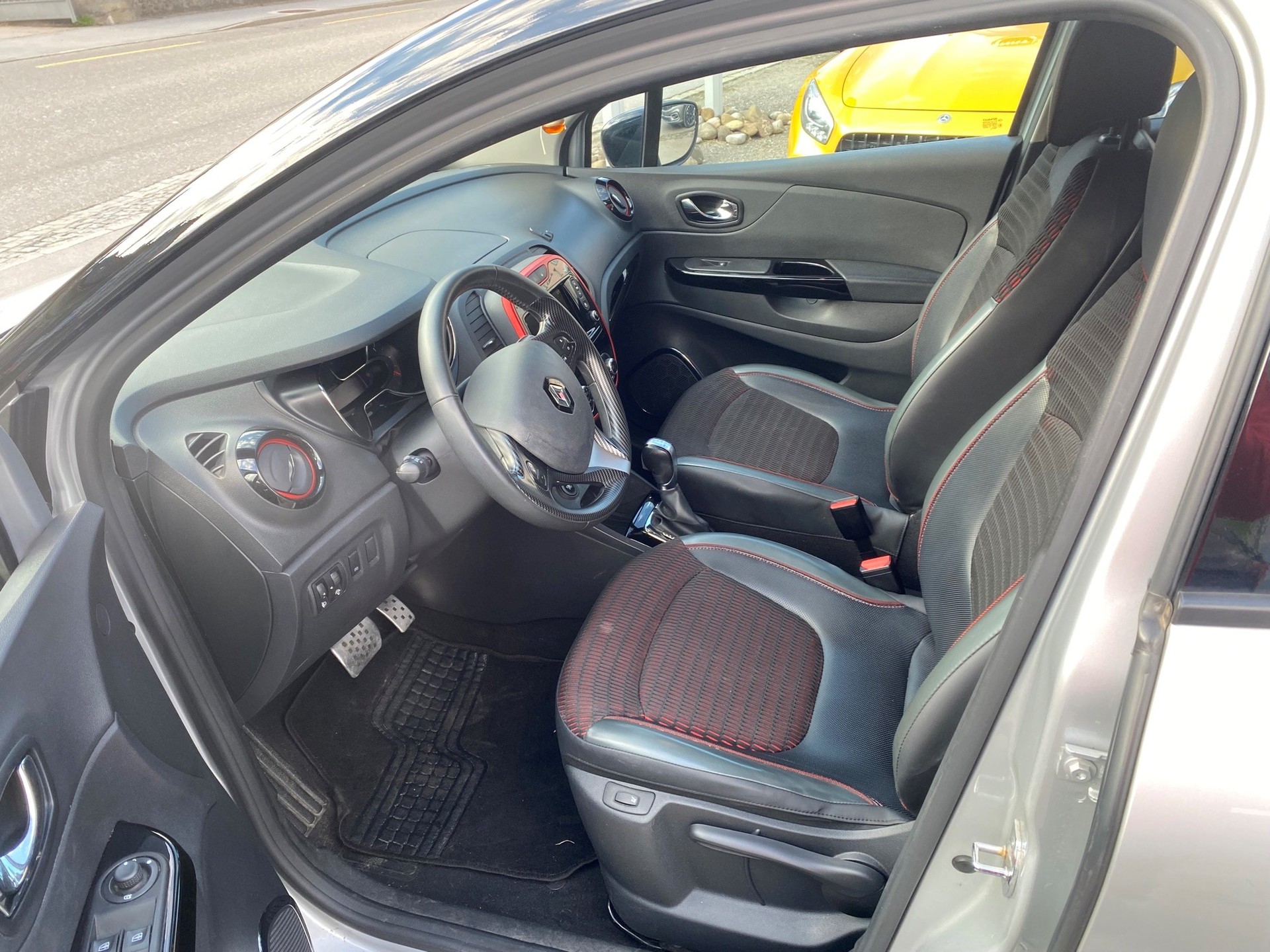 RENAULT Captur 1.2 T 16V Intens EDC-image-6