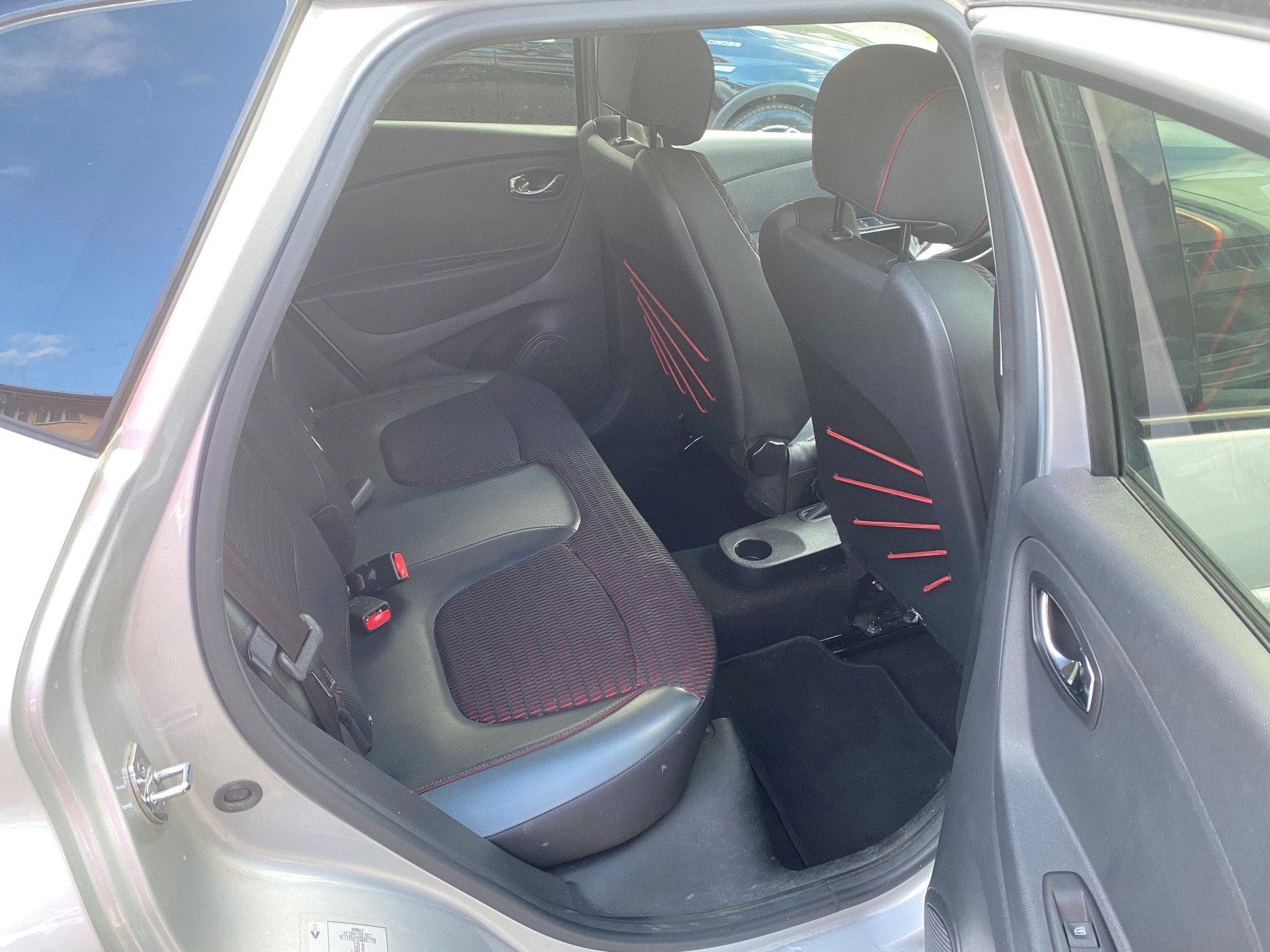 RENAULT Captur 1.2 T 16V Intens EDC-image-8