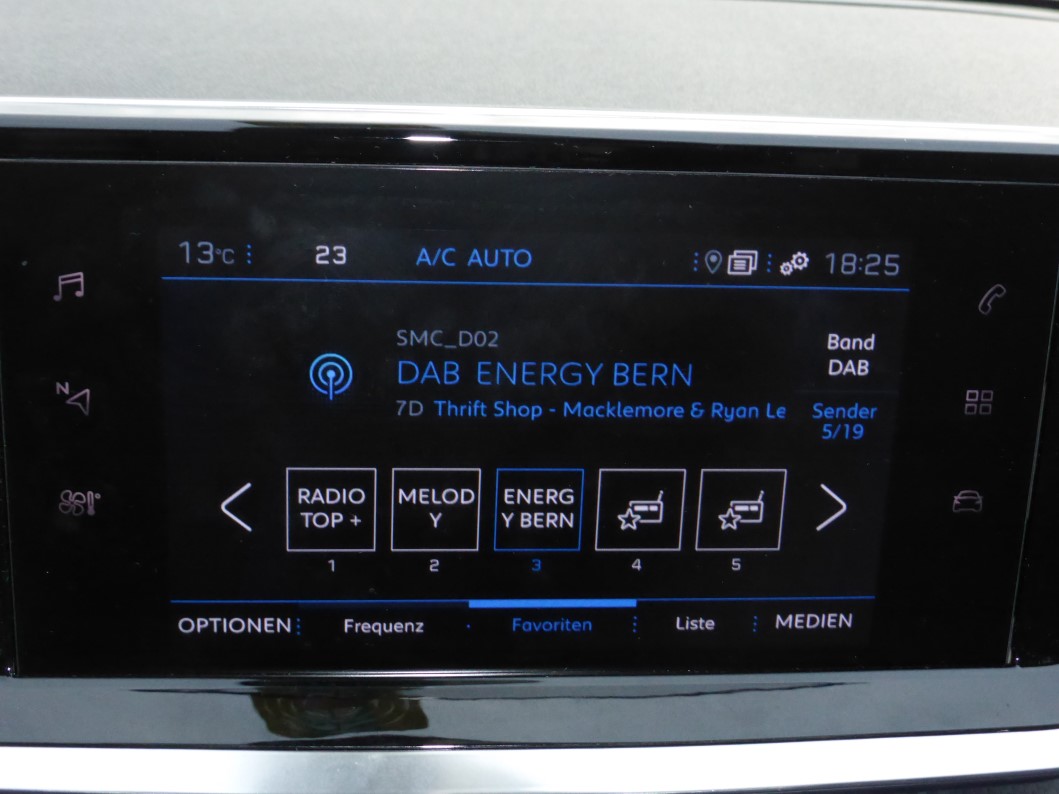 PEUGEOT 208 1.2 PureTech Allure EAT8-image-9