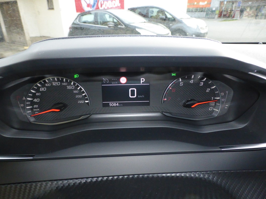 PEUGEOT 208 1.2 PureTech Allure EAT8-image-11
