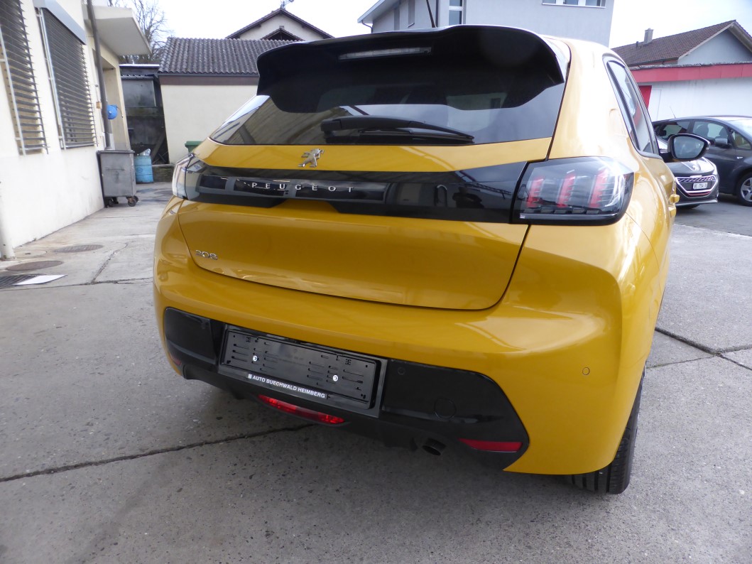 PEUGEOT 208 1.2 PureTech Allure EAT8-image-3