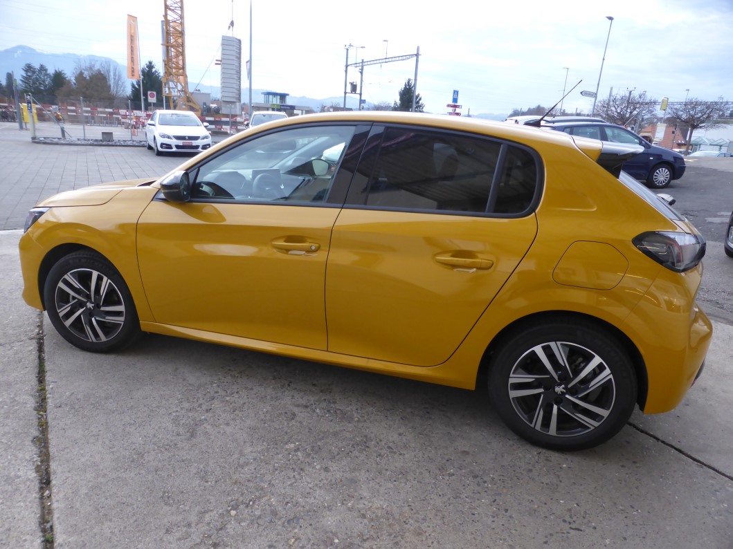 PEUGEOT 208 1.2 PureTech Allure EAT8-image-4