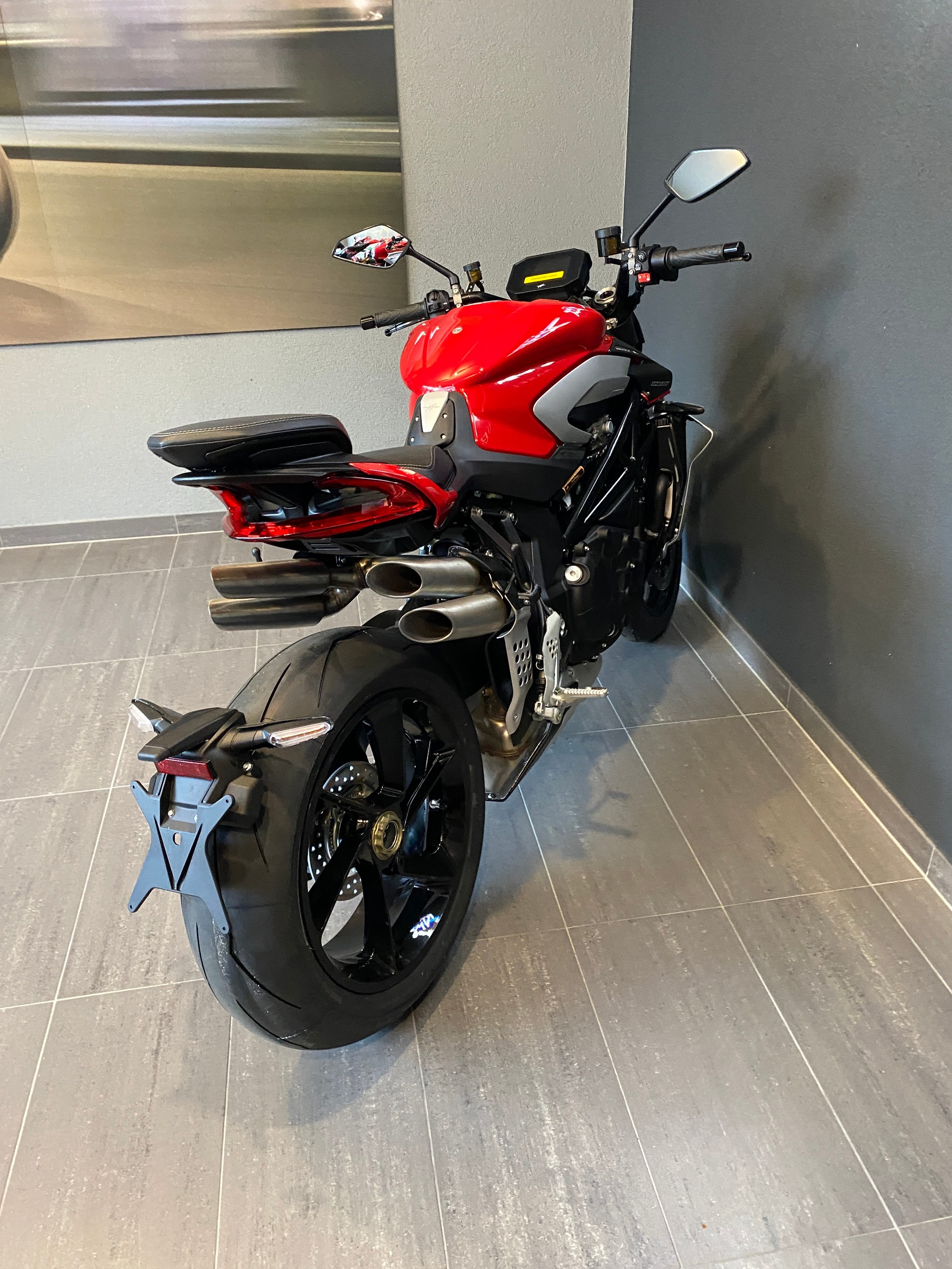 MV AGUSTA Brutale 1000-image-11