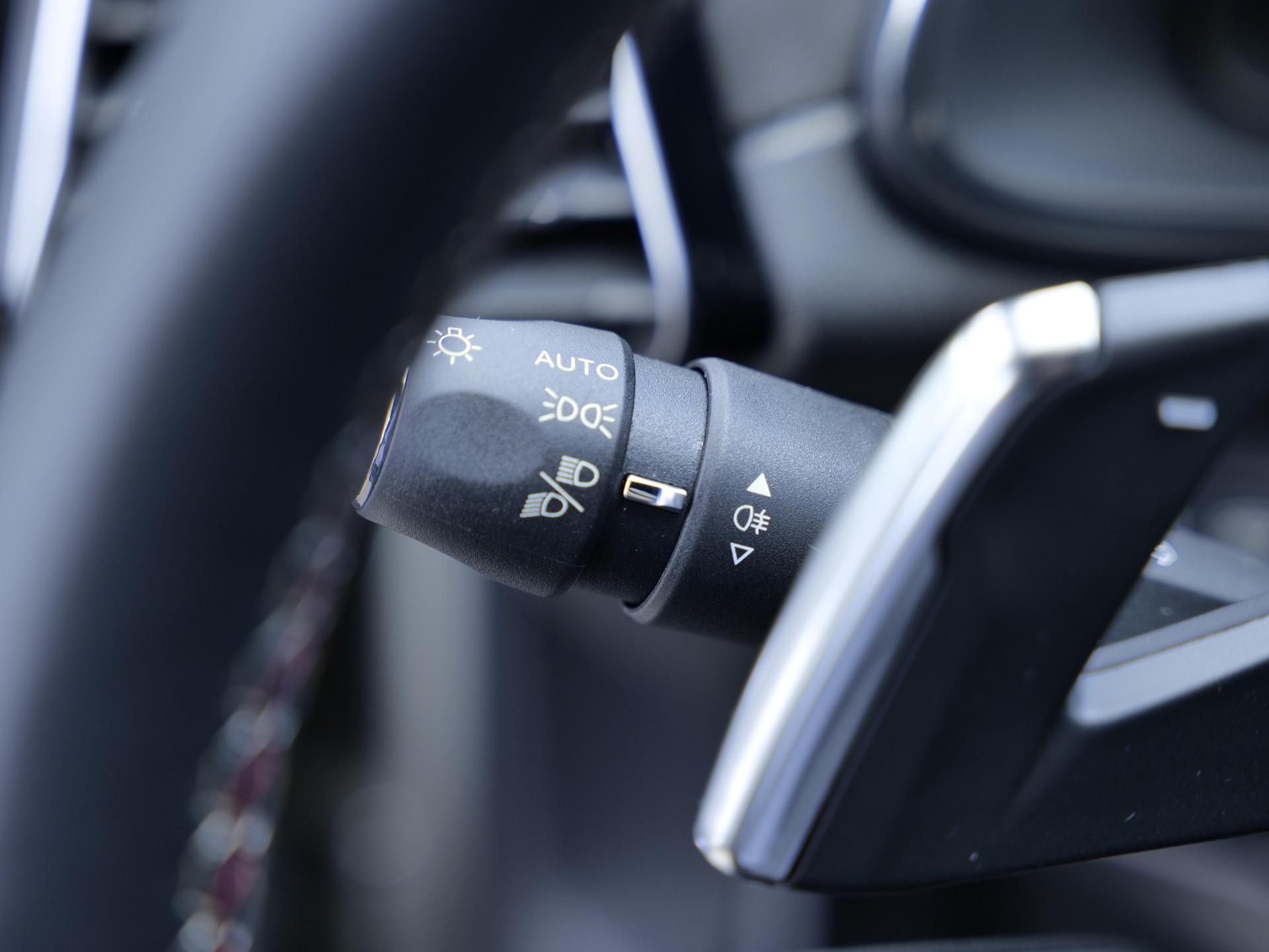 DS AUTOMOBILES 1.6 E-Tense 300 Ligne Noire 4x4-image-21