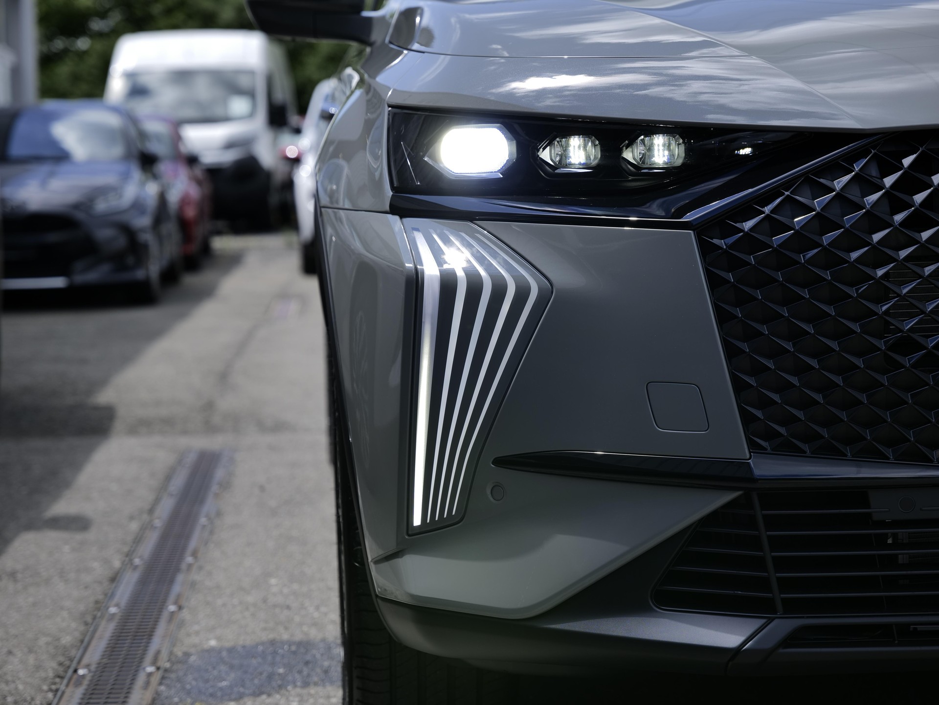 DS AUTOMOBILES 1.6 E-Tense 300 Ligne Noire 4x4-image-28