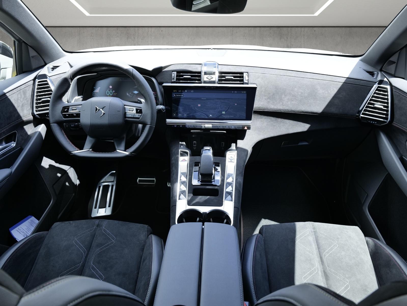 DS AUTOMOBILES 1.6 E-Tense 300 Ligne Noire 4x4-image-8