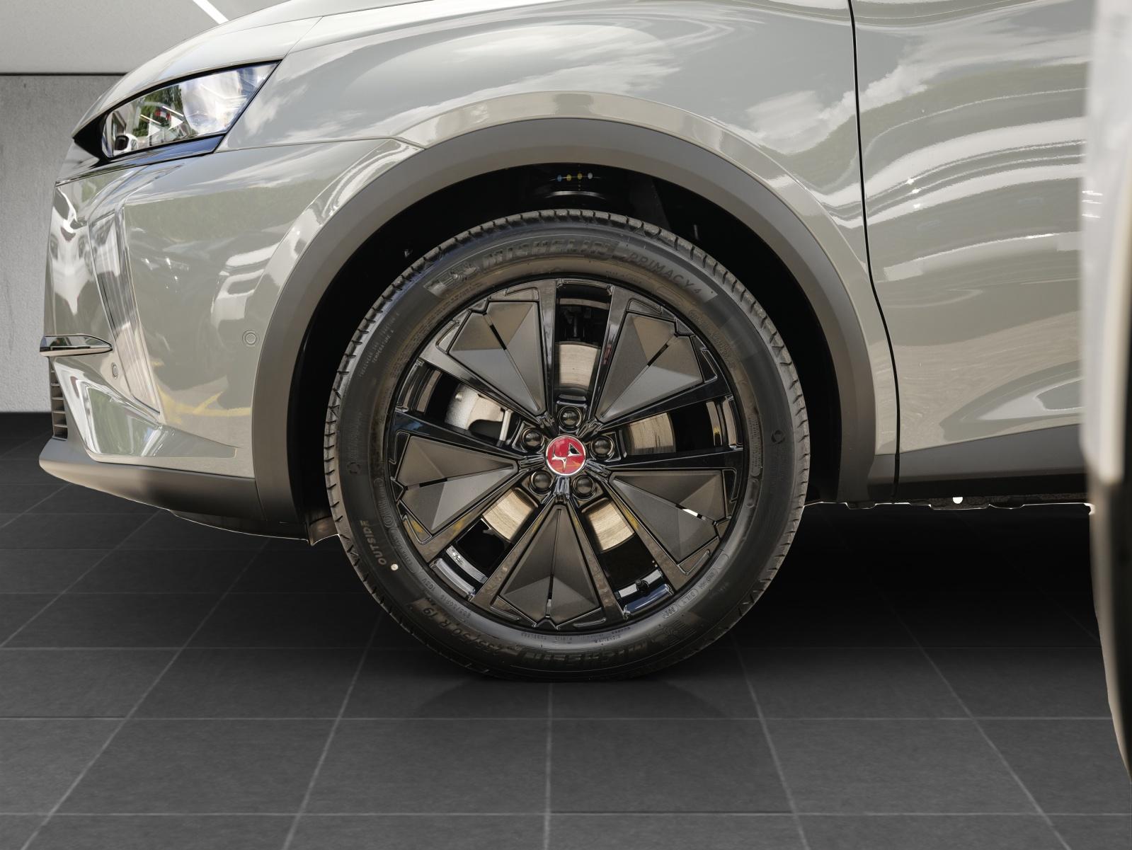 DS AUTOMOBILES 1.6 E-Tense 300 Ligne Noire 4x4-image-14