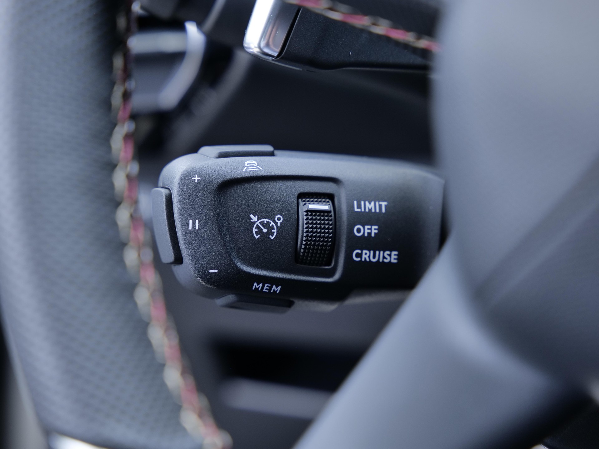 DS AUTOMOBILES 1.6 E-Tense 300 Ligne Noire 4x4-image-20