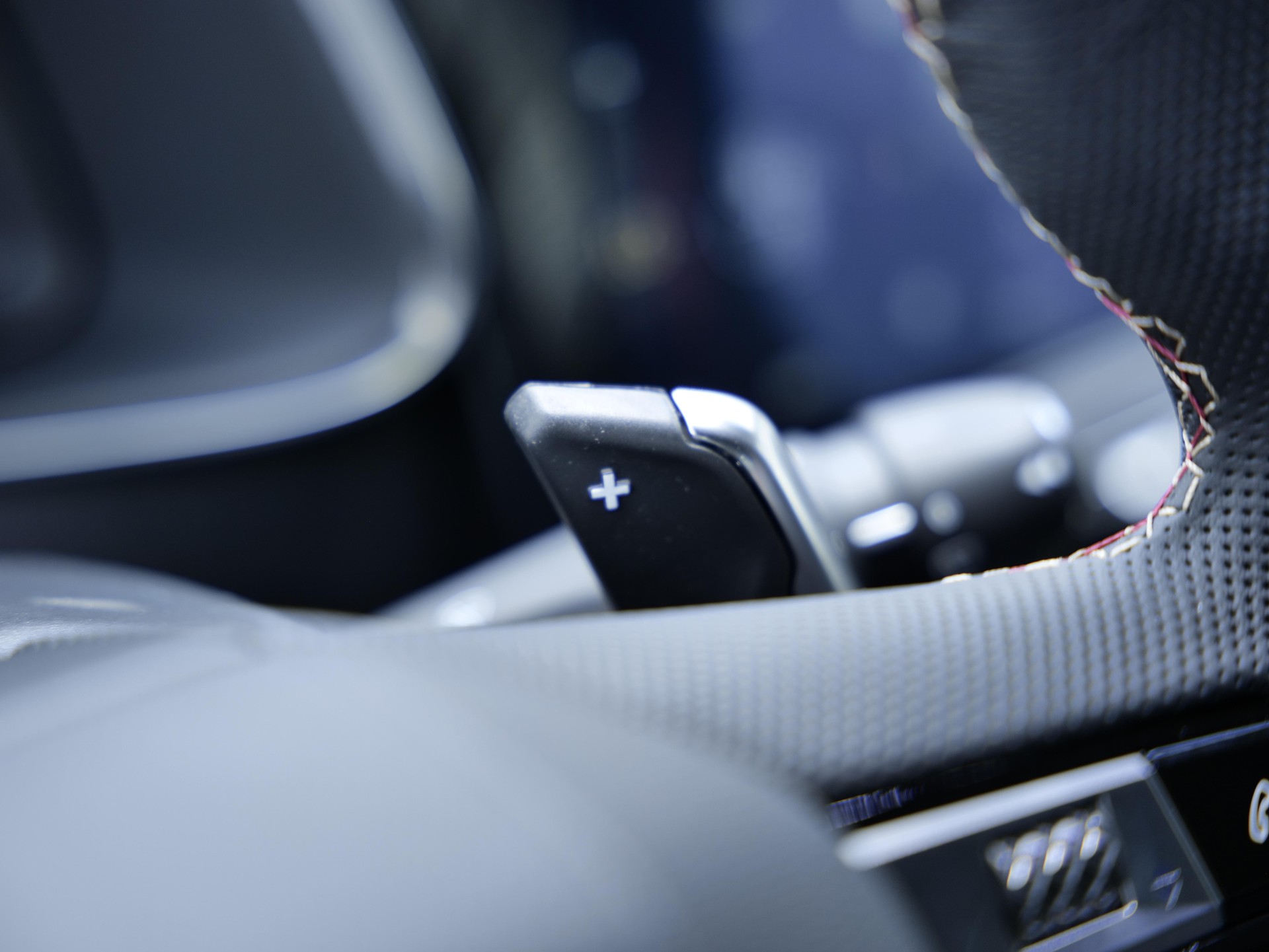 DS AUTOMOBILES 1.6 E-Tense 300 Ligne Noire 4x4-image-22