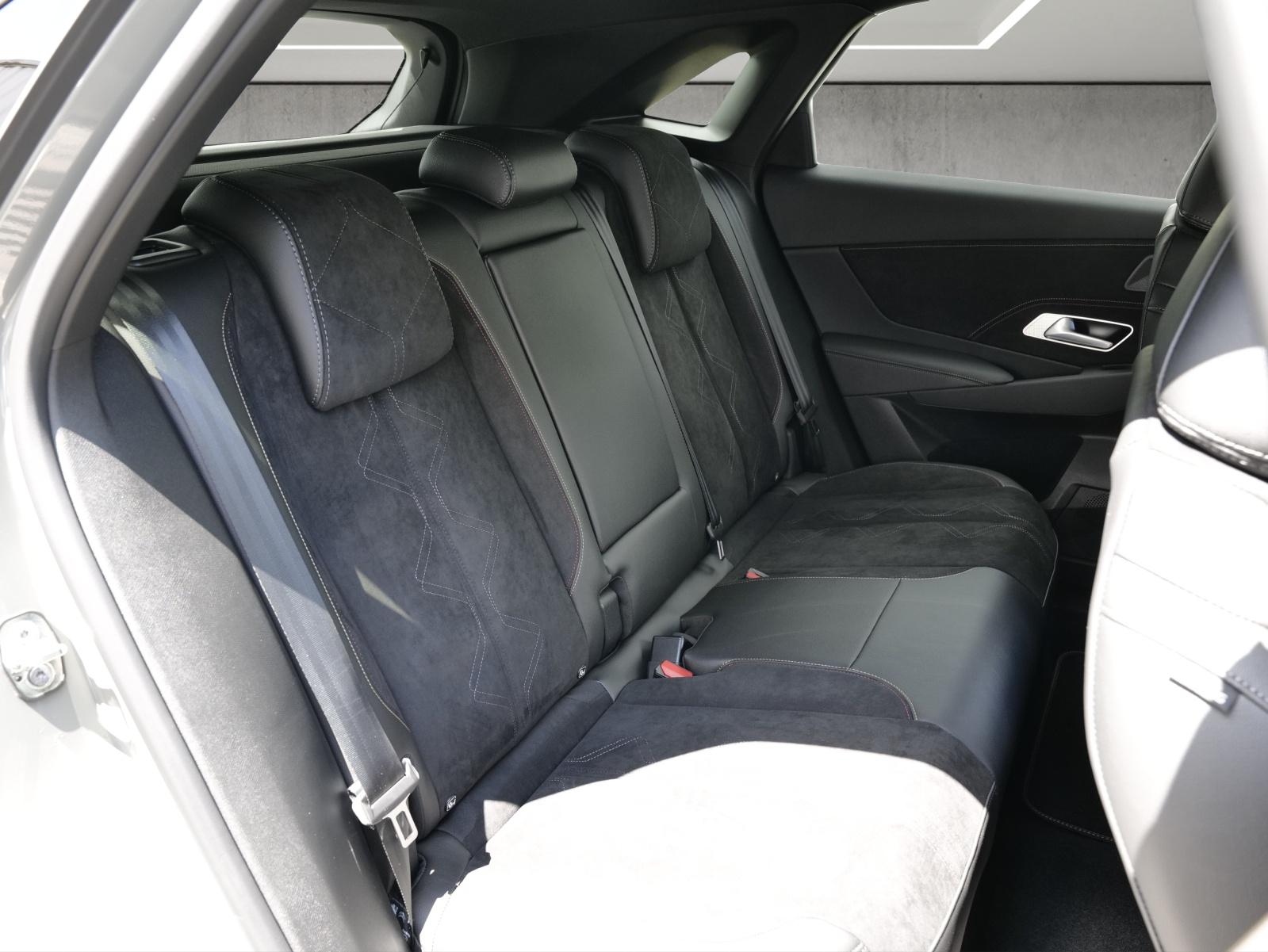 DS AUTOMOBILES 1.6 E-Tense 300 Ligne Noire 4x4-image-11