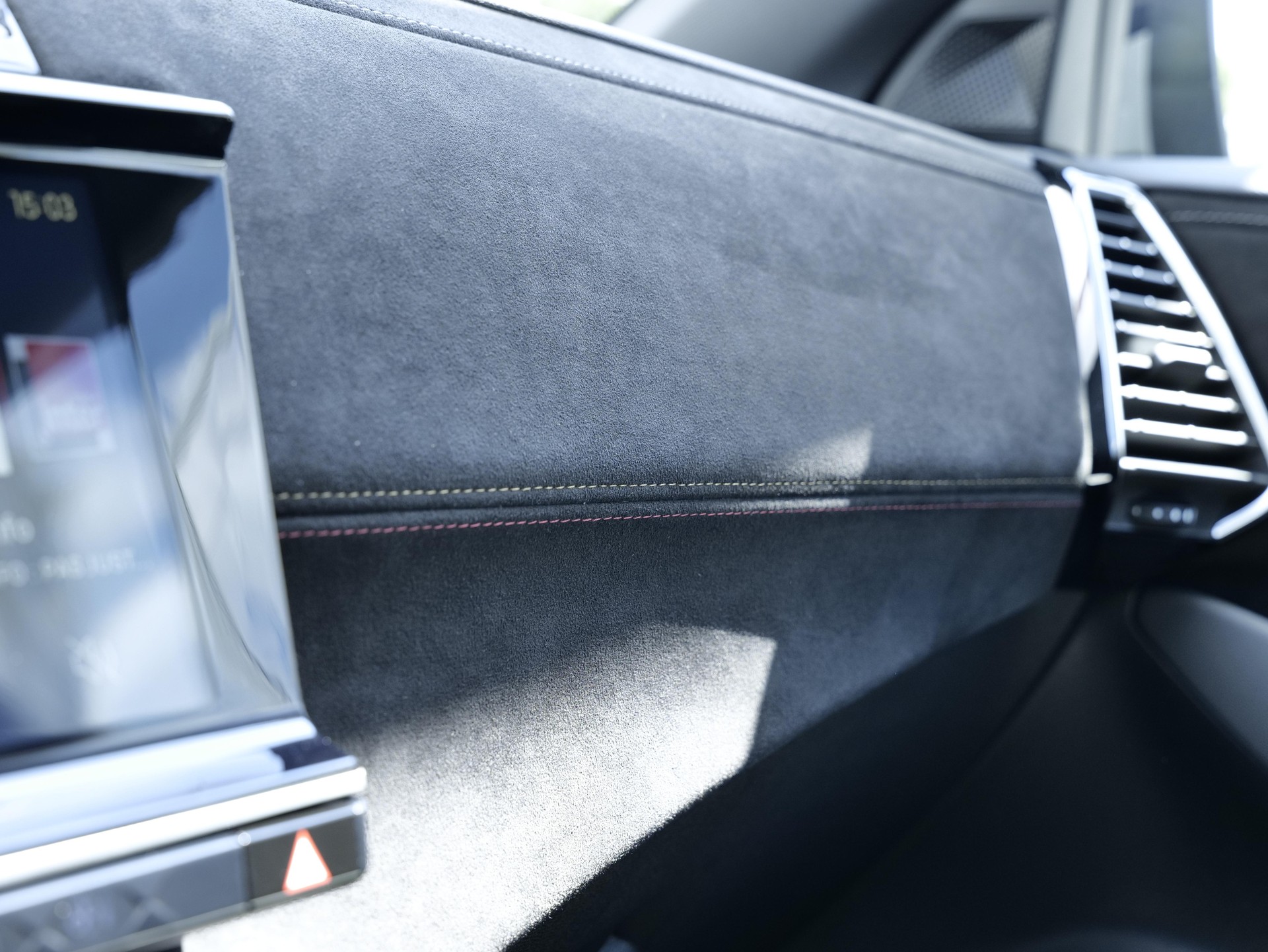 DS AUTOMOBILES 1.6 E-Tense 300 Ligne Noire 4x4-image-18
