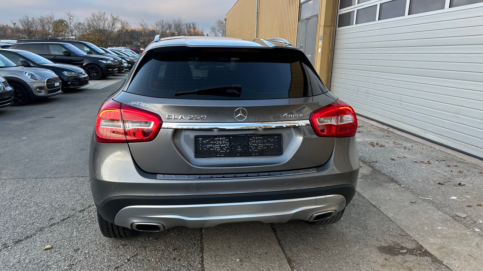 MERCEDES-BENZ GLA 250 Uban 4Matic 7G-DCT-image-3