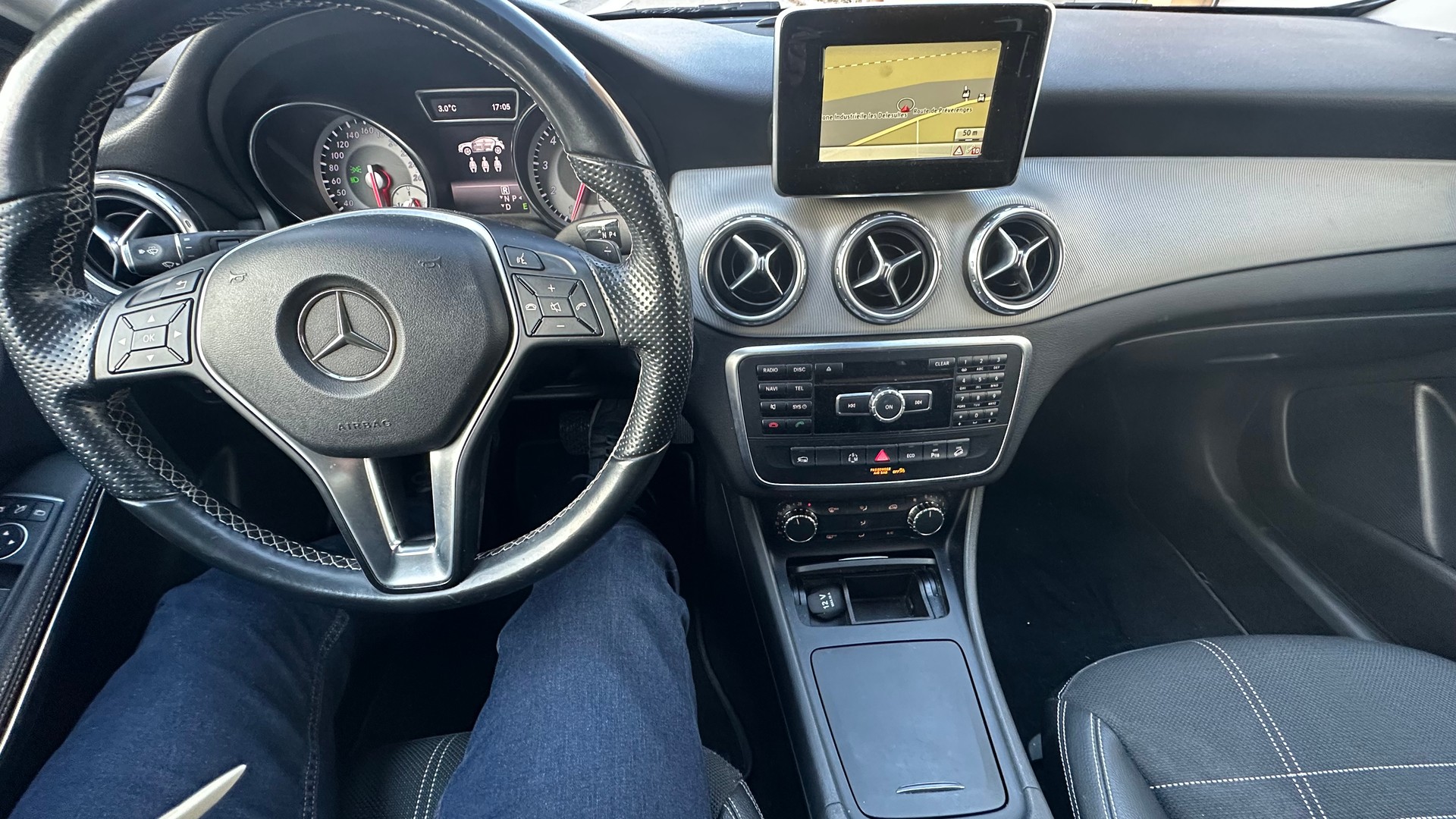 MERCEDES-BENZ GLA 250 Uban 4Matic 7G-DCT-image-8