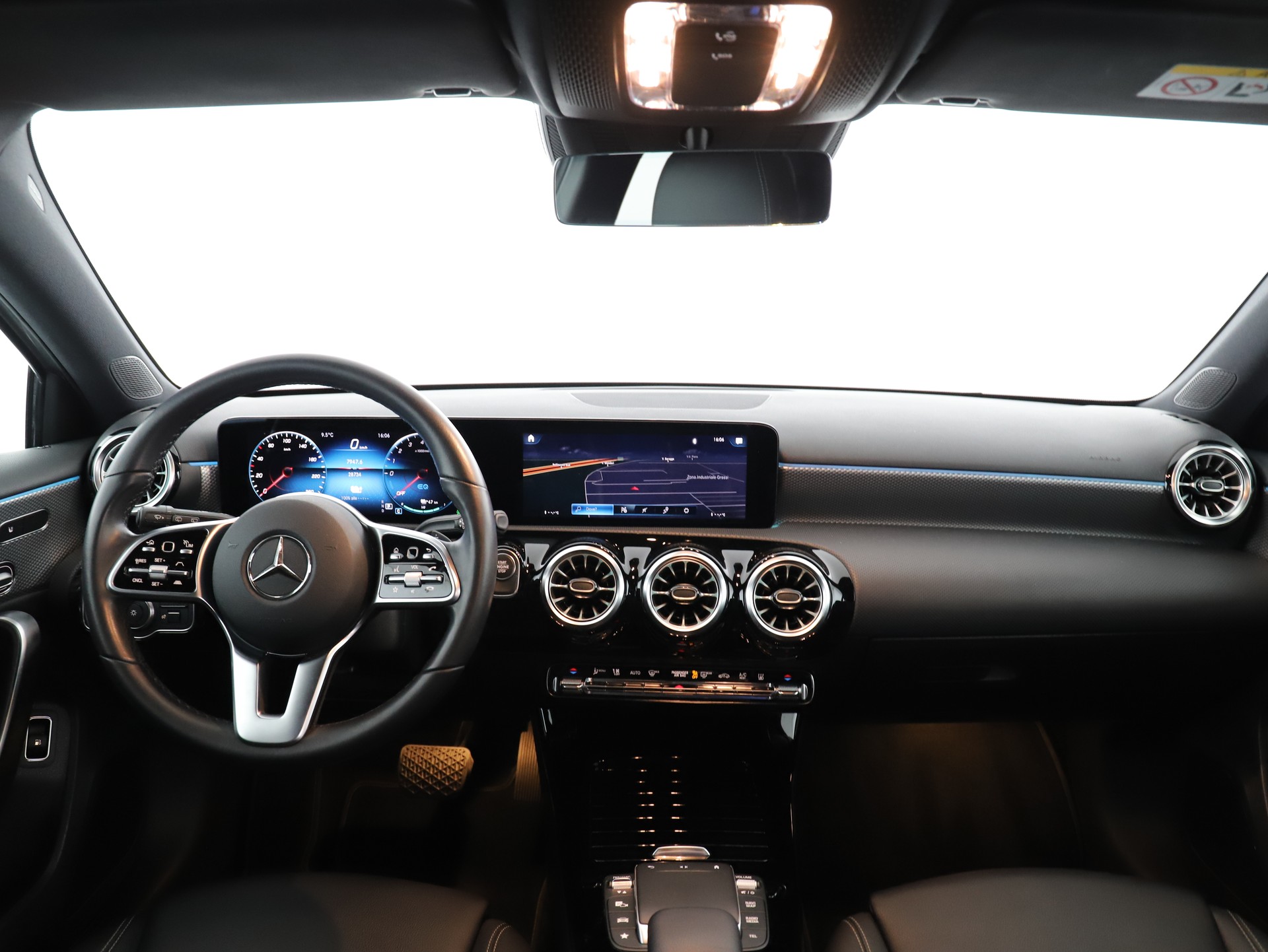 MERCEDES-BENZ A 250e Progressive-image-10