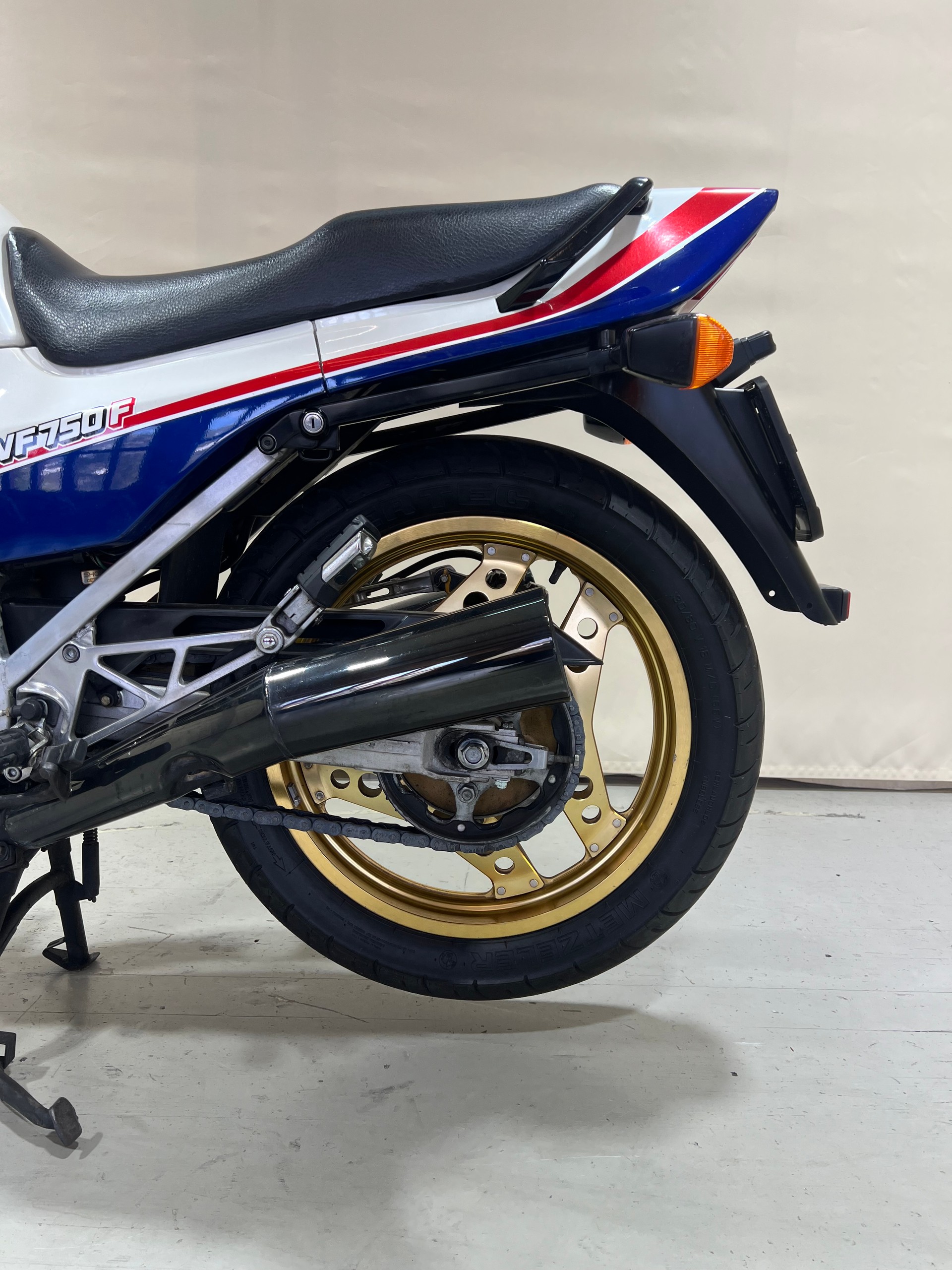 HONDA VF 750 F-image-7