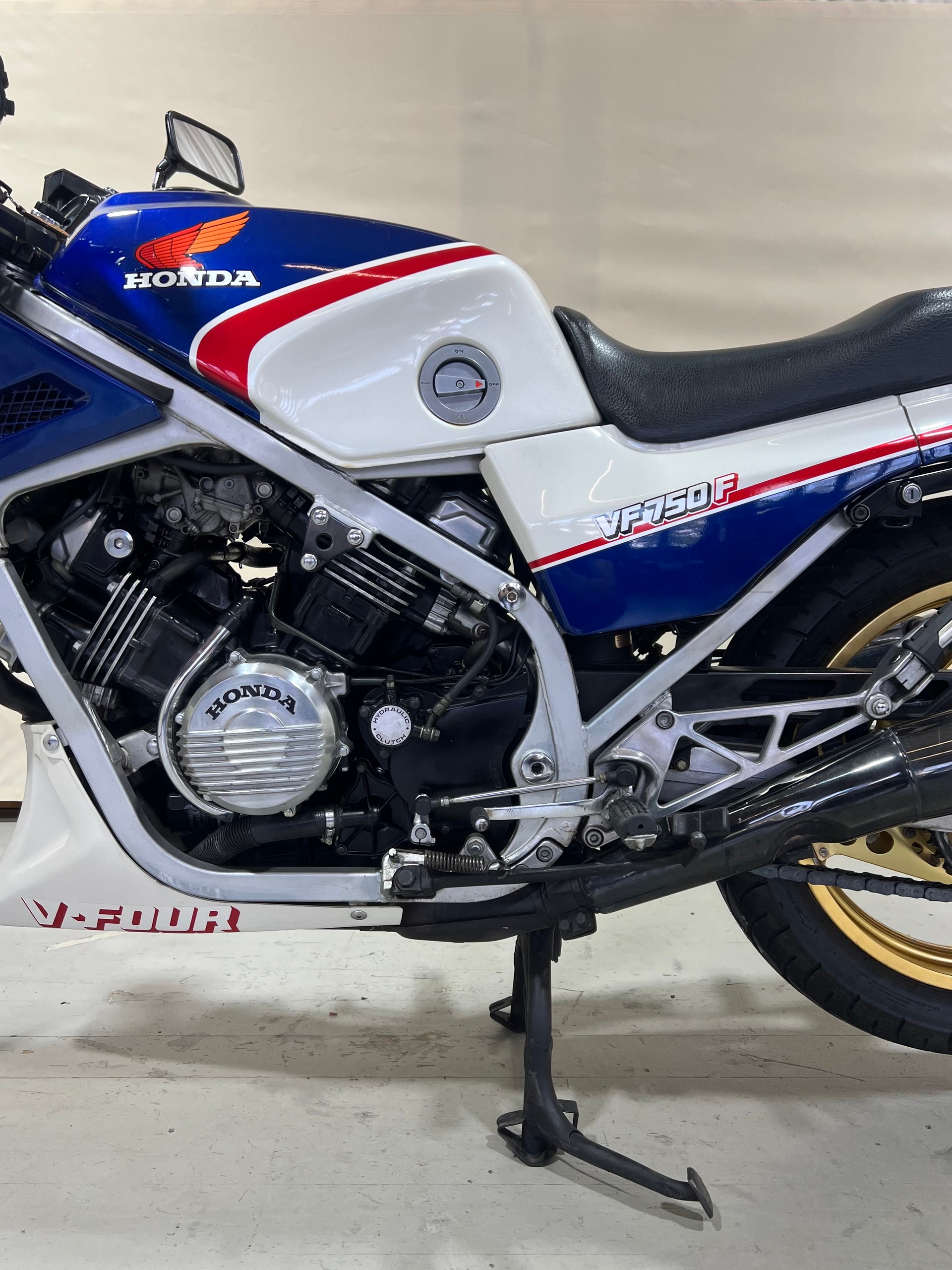 HONDA VF 750 F-image-6