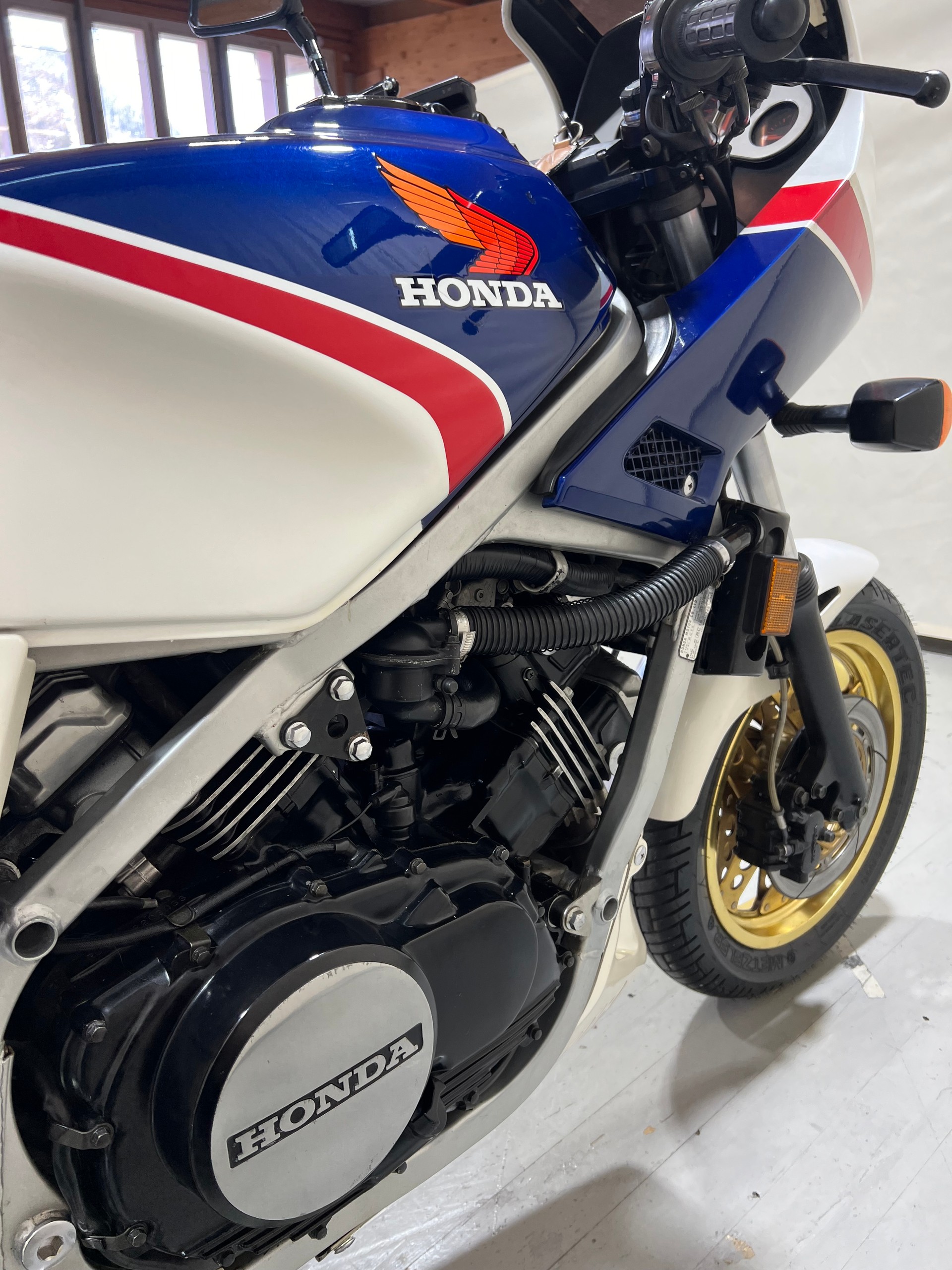 HONDA VF 750 F-image-14