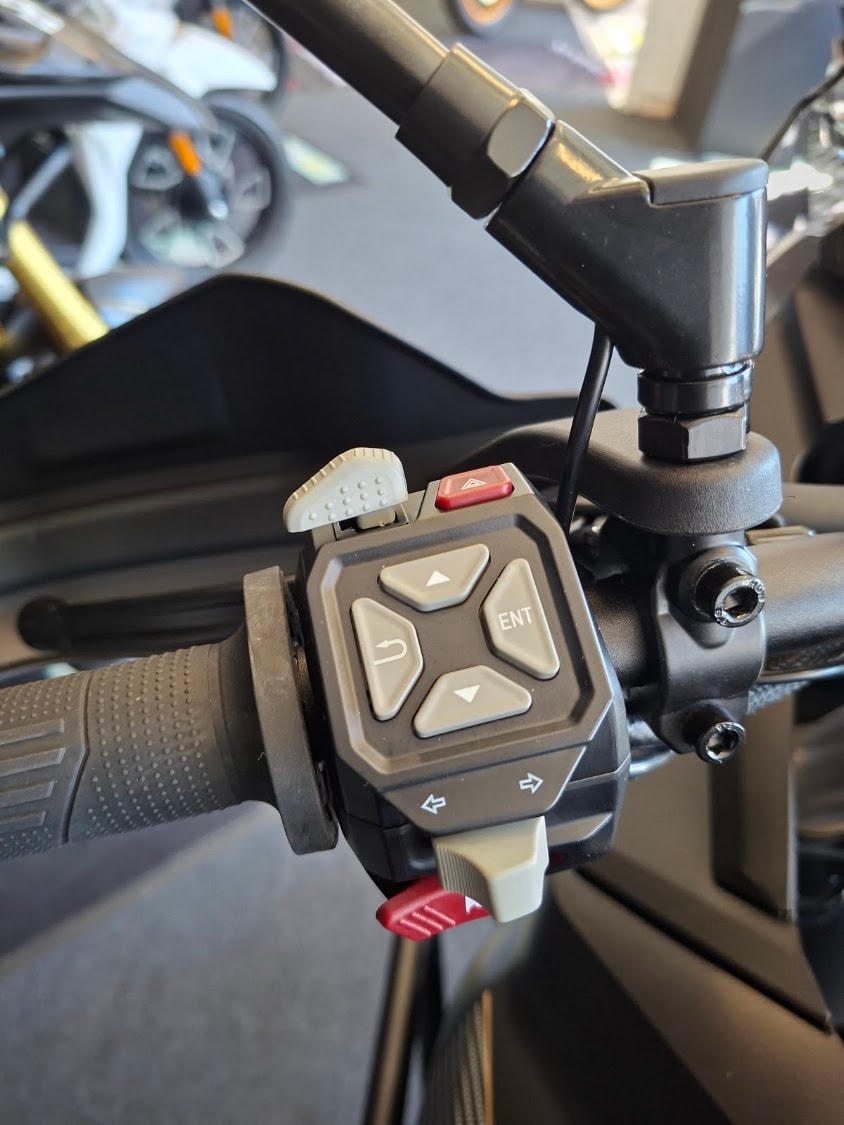 VOGE 900DSX-image-9